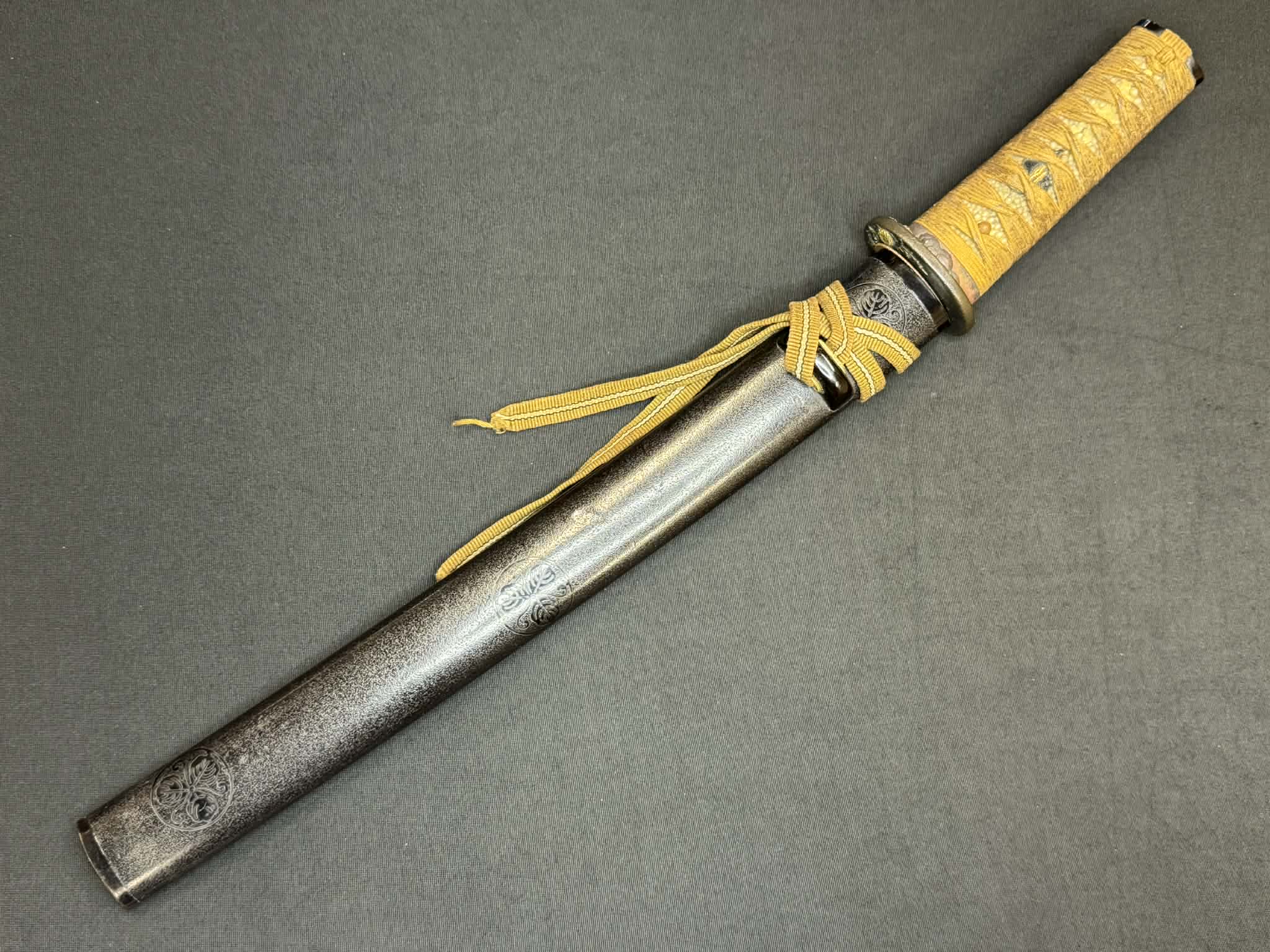 Antique Nihonto - Tanto in Koshirae, signed Kunishige (unverified)