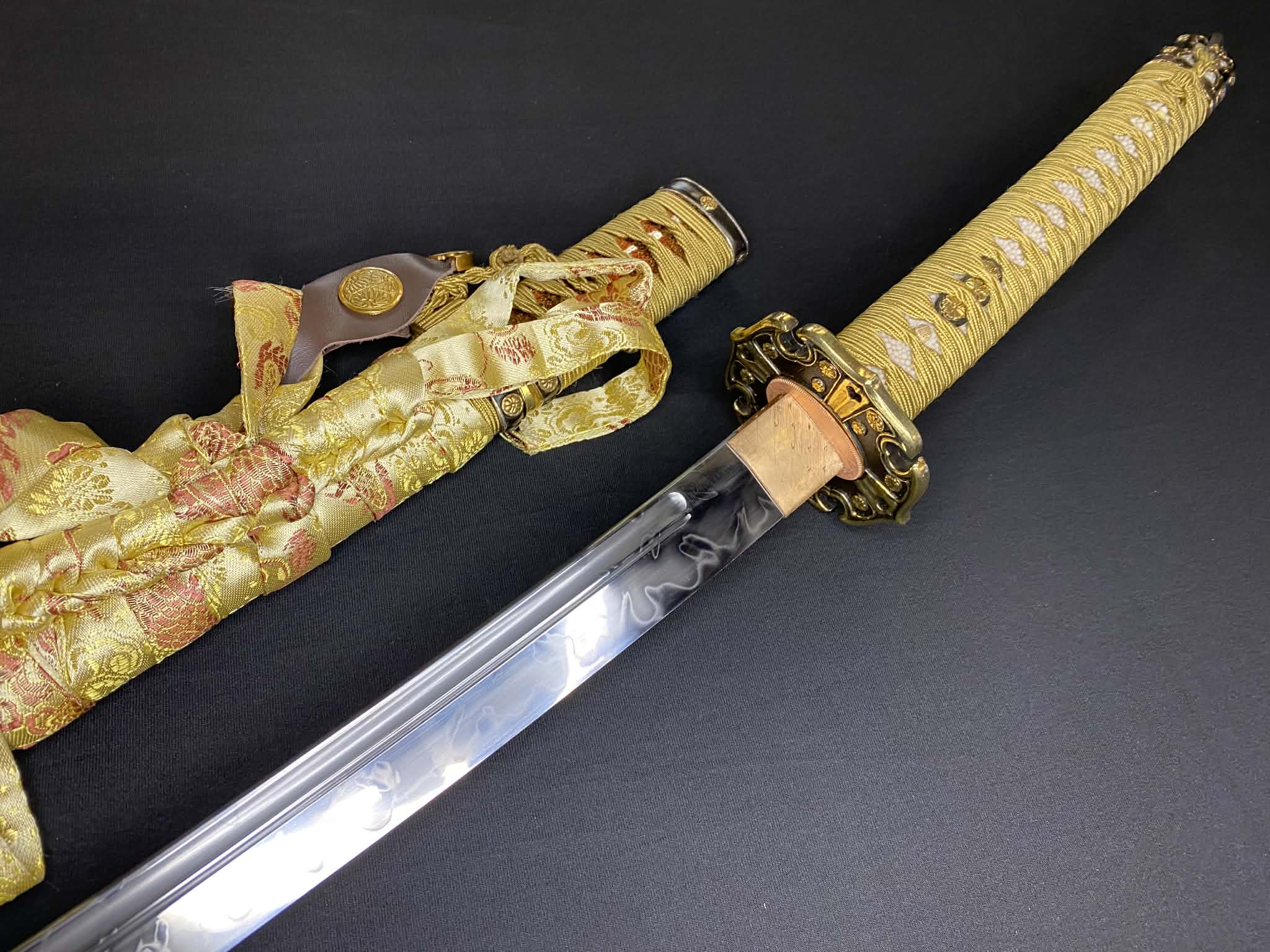 Dragonspring Emperor Tachi - Gold Chrysanthemum - Kogarasu Hitatsura