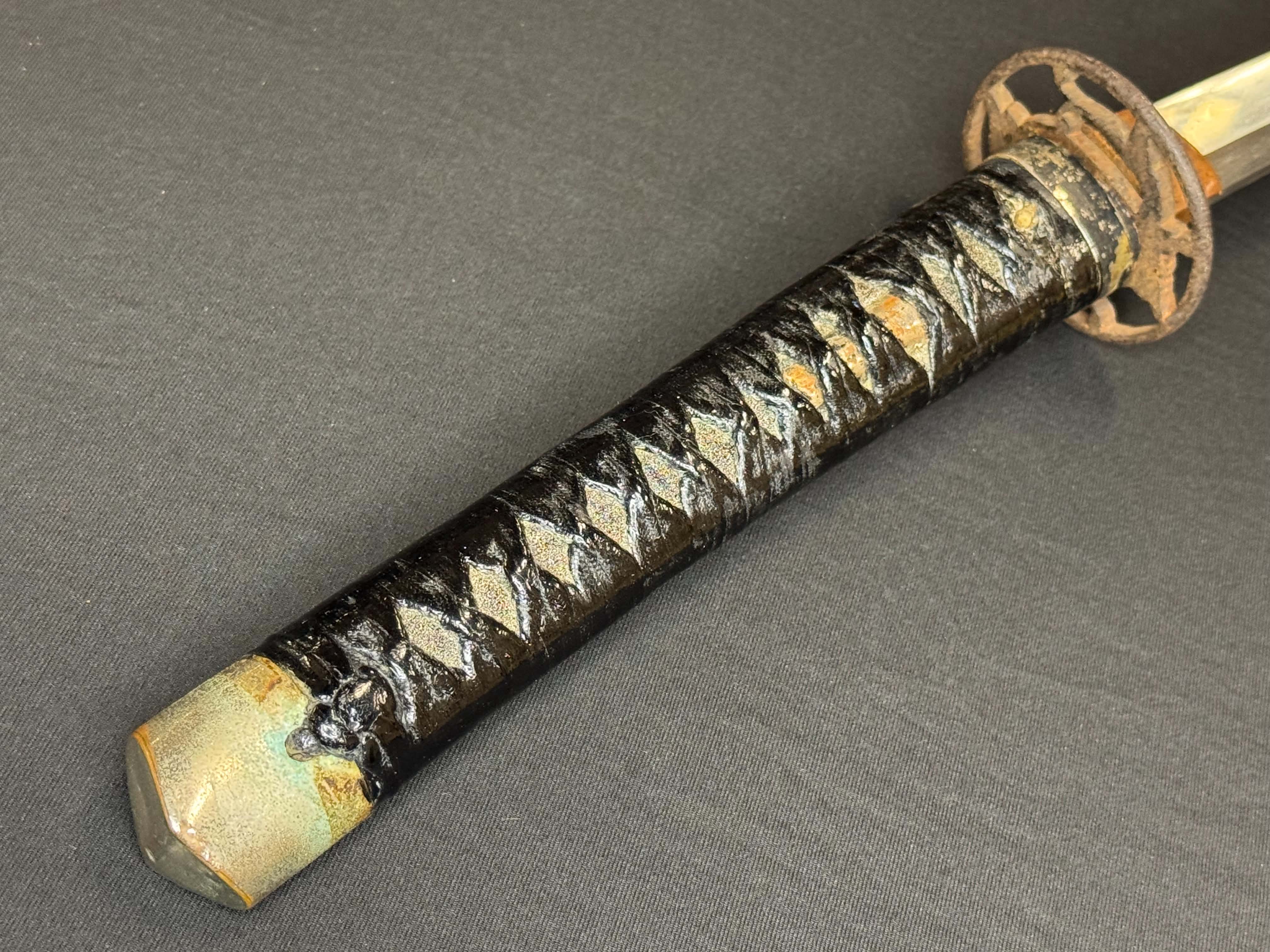 Antique Nihonto - Wakizashi in Handachi koshirae, signed Bizen Kuni Ju Osafune Sukesada, NBTHK CERTIFIED