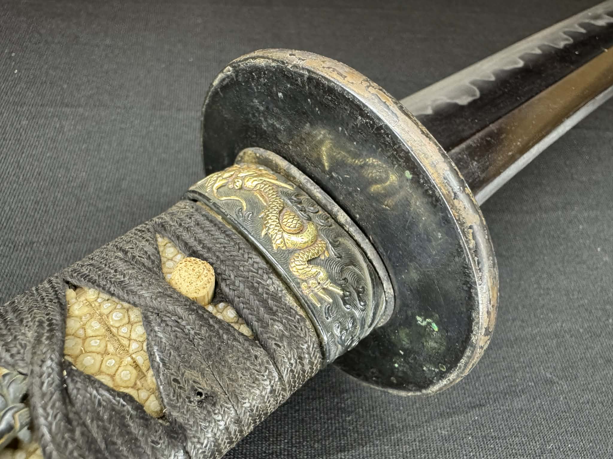 Antique Nihonto - Early Edo Wakizashi in koshirae, signed Bishu Ju Sukesada (unverified)