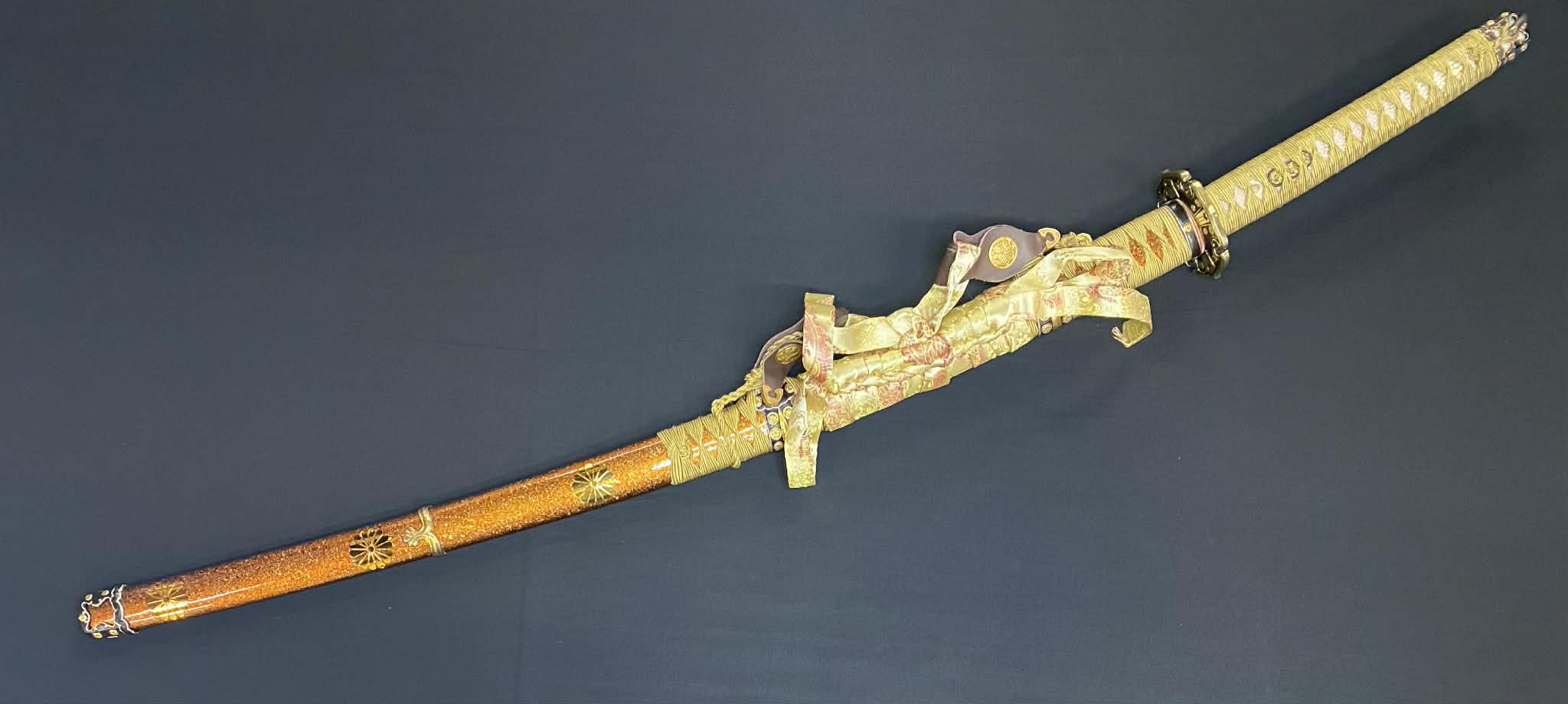 Dragonspring Emperor Tachi - Gold Chrysanthemum - Kogarasu Hitatsura