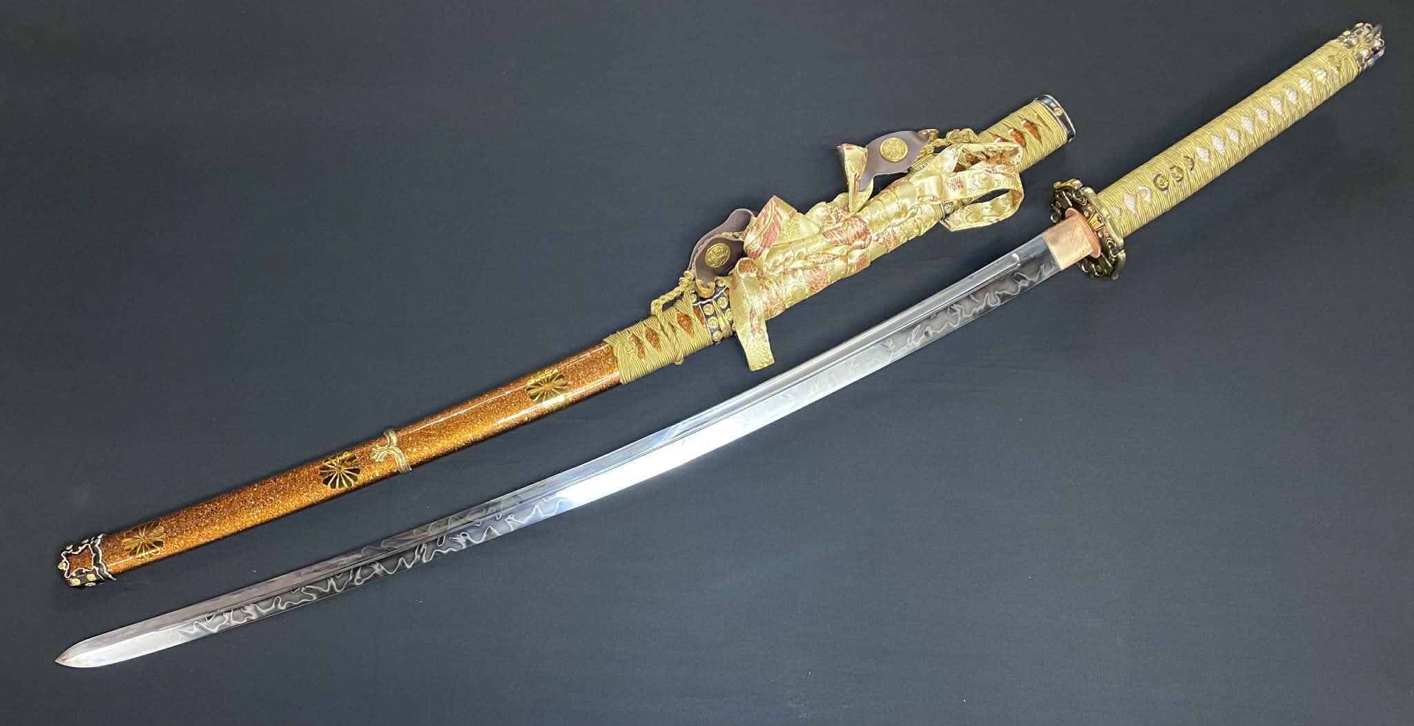 Dragonspring Emperor Tachi - Gold Chrysanthemum - Kogarasu Hitatsura