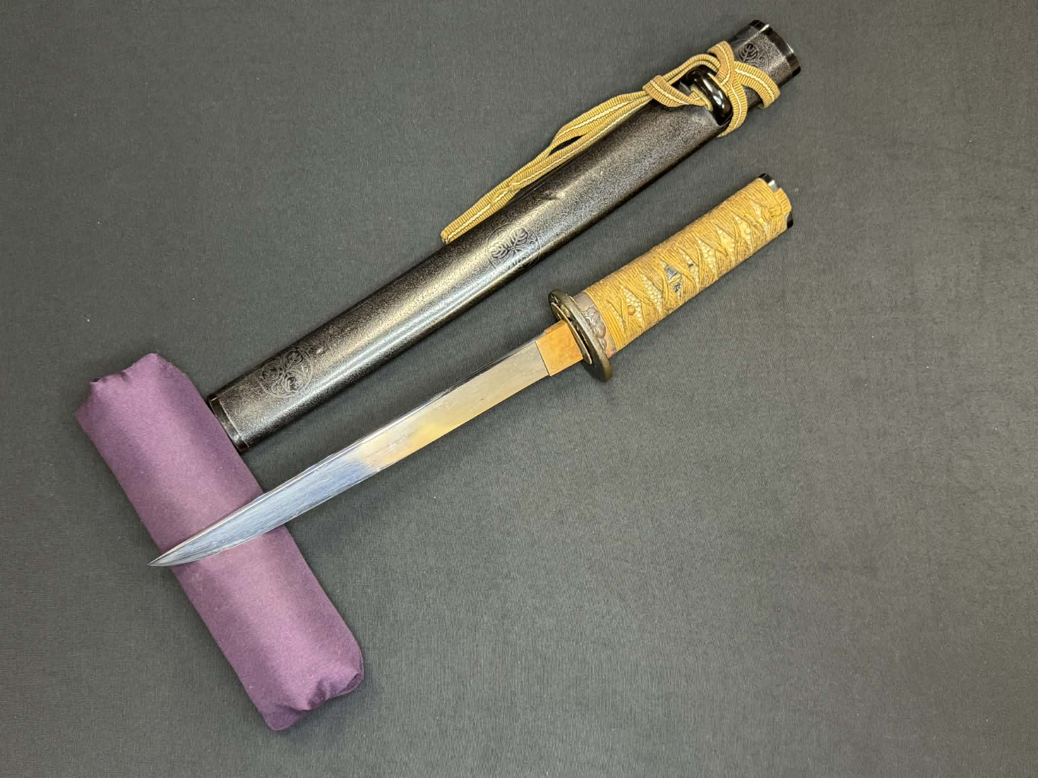 Antique Nihonto - Tanto in Koshirae, signed Kunishige (unverified)