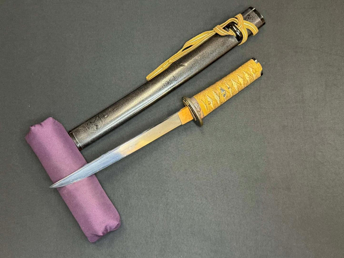 Antique Nihonto - Tanto in Koshirae, signed Kunishige (unverified)