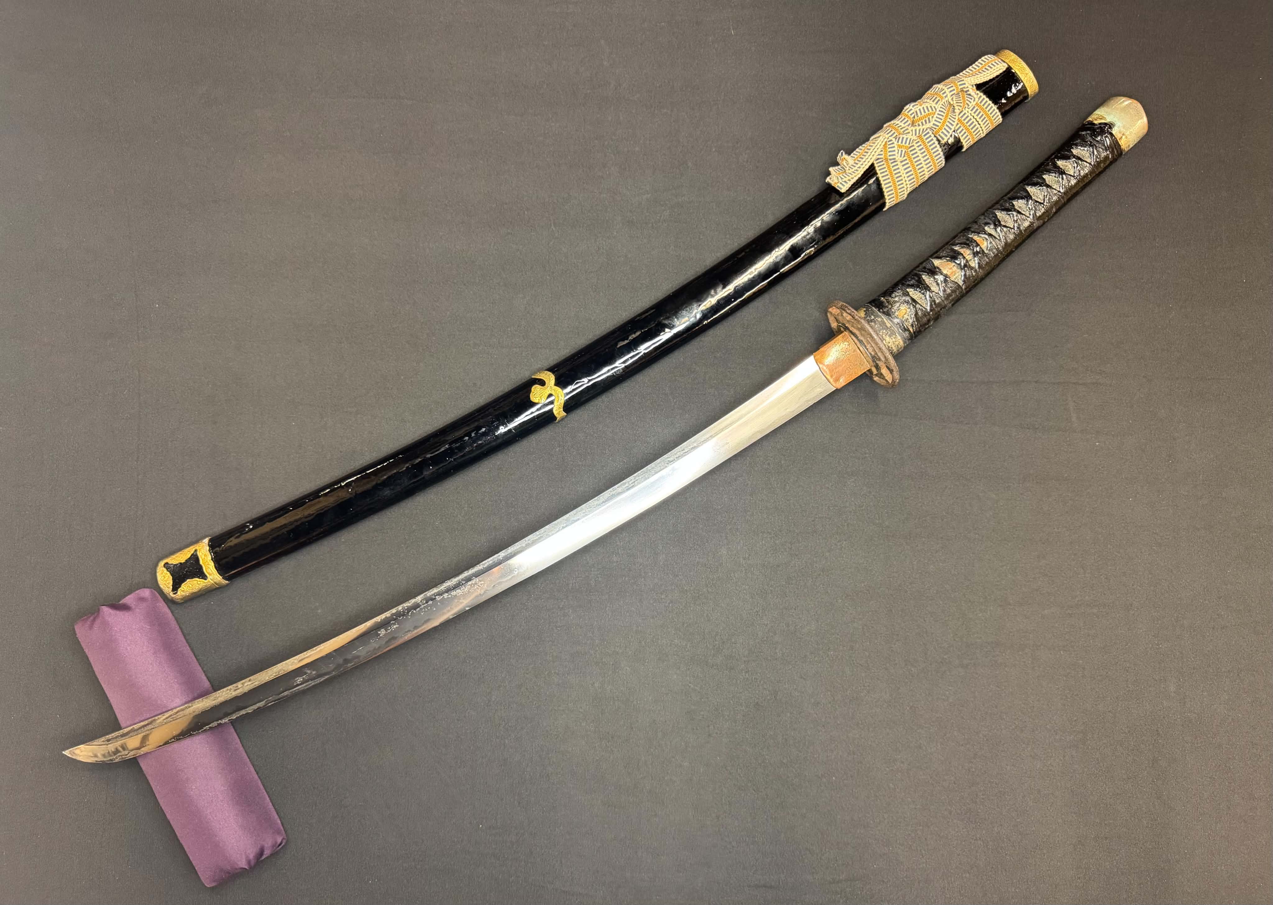 Antique Nihonto - Wakizashi in Handachi koshirae, signed Bizen Kuni Ju Osafune Sukesada, NBTHK CERTIFIED
