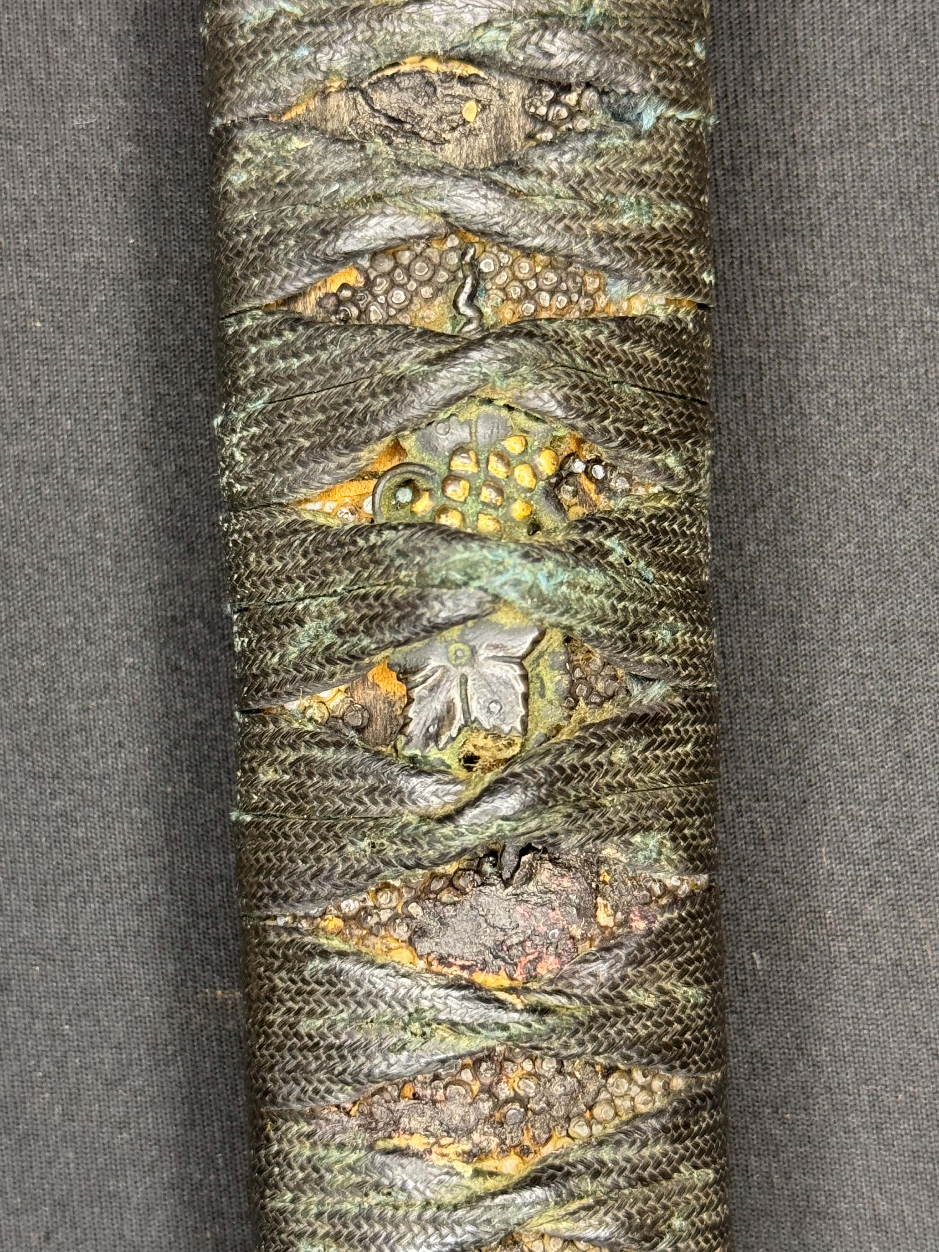 Antique Nihonto - Early Muromachi (about 550 years old) Katana with Koshirae