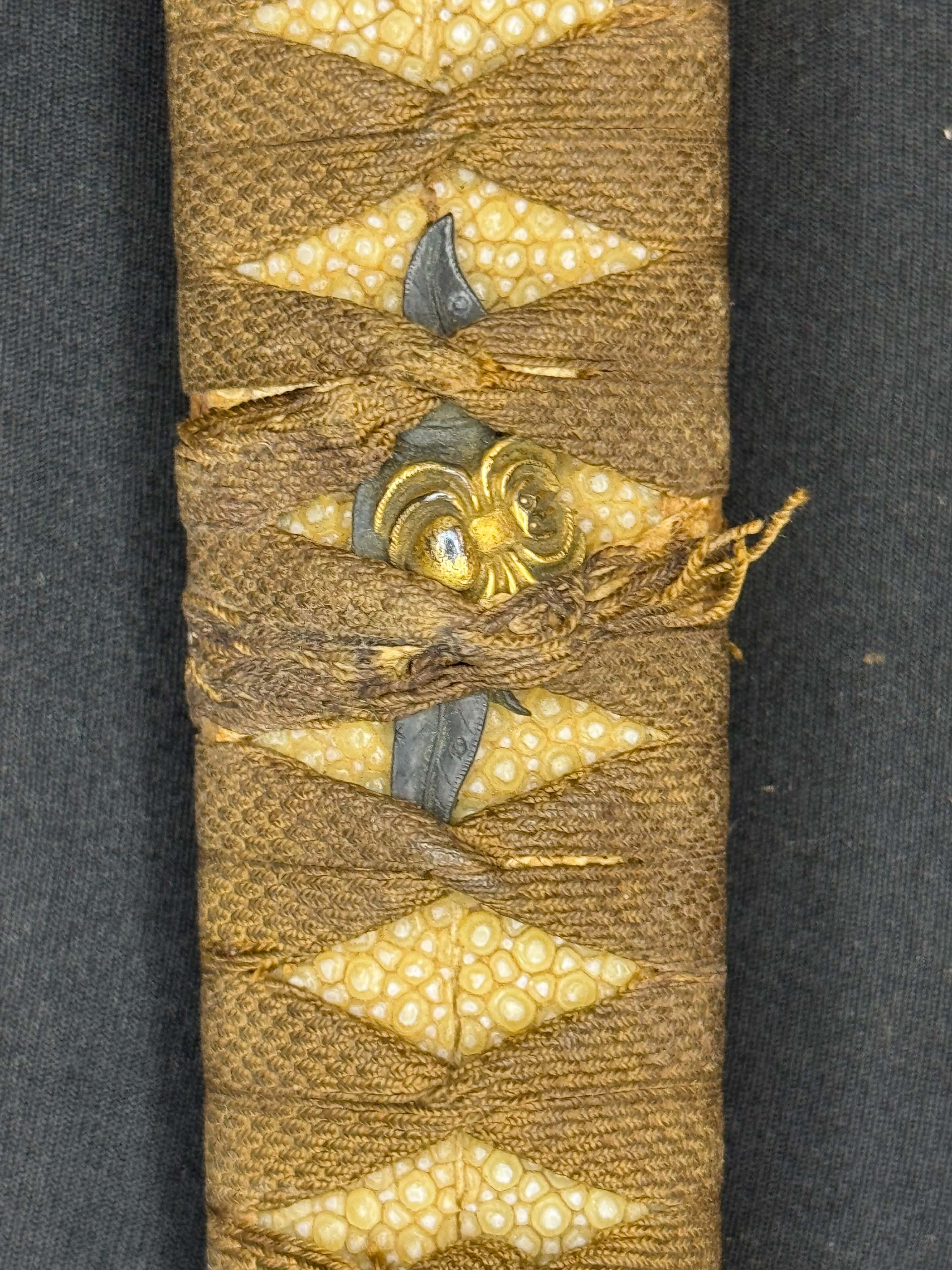 Antique Nihonto - Mid-Edo Wakizashi with Koshirae, signed Etchu no Kami Kanekuni, NBTHK certified