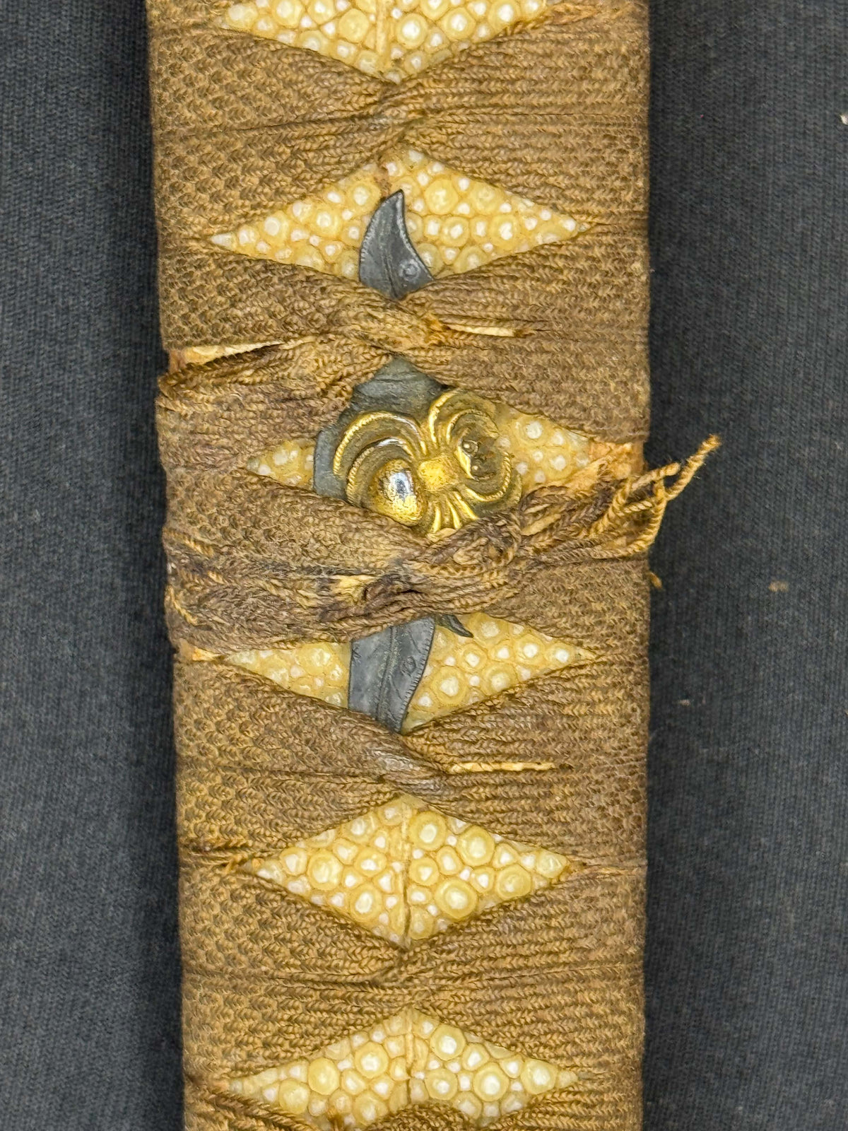 Antique Nihonto - Mid-Edo Wakizashi with Koshirae, signed Etchu no Kami Kanekuni, NBTHK certified
