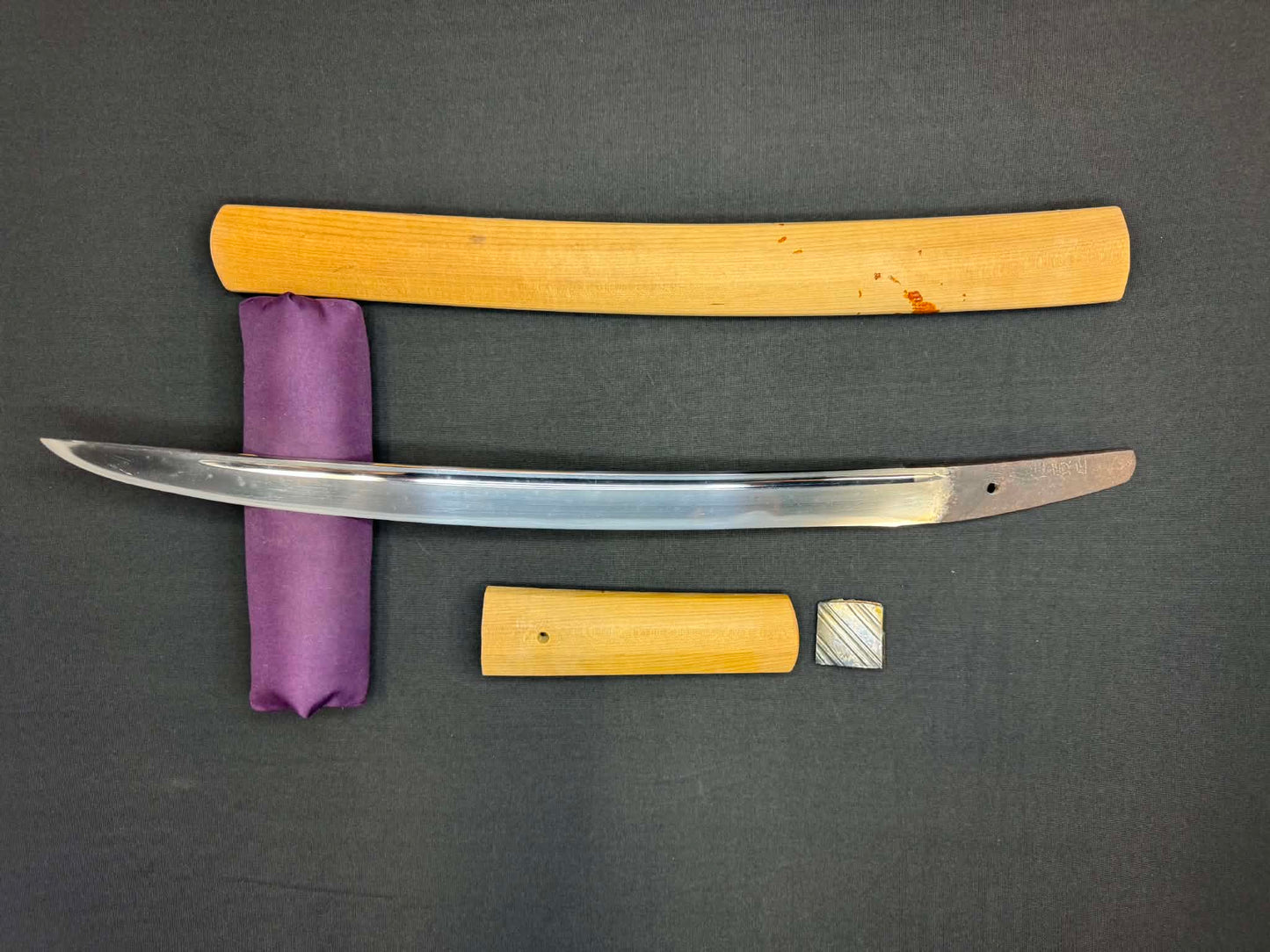 Antique Nihonto - Muromachi (4-600 years old) Wakizashi in Shirasaya, signed Soshuju Hiromasa