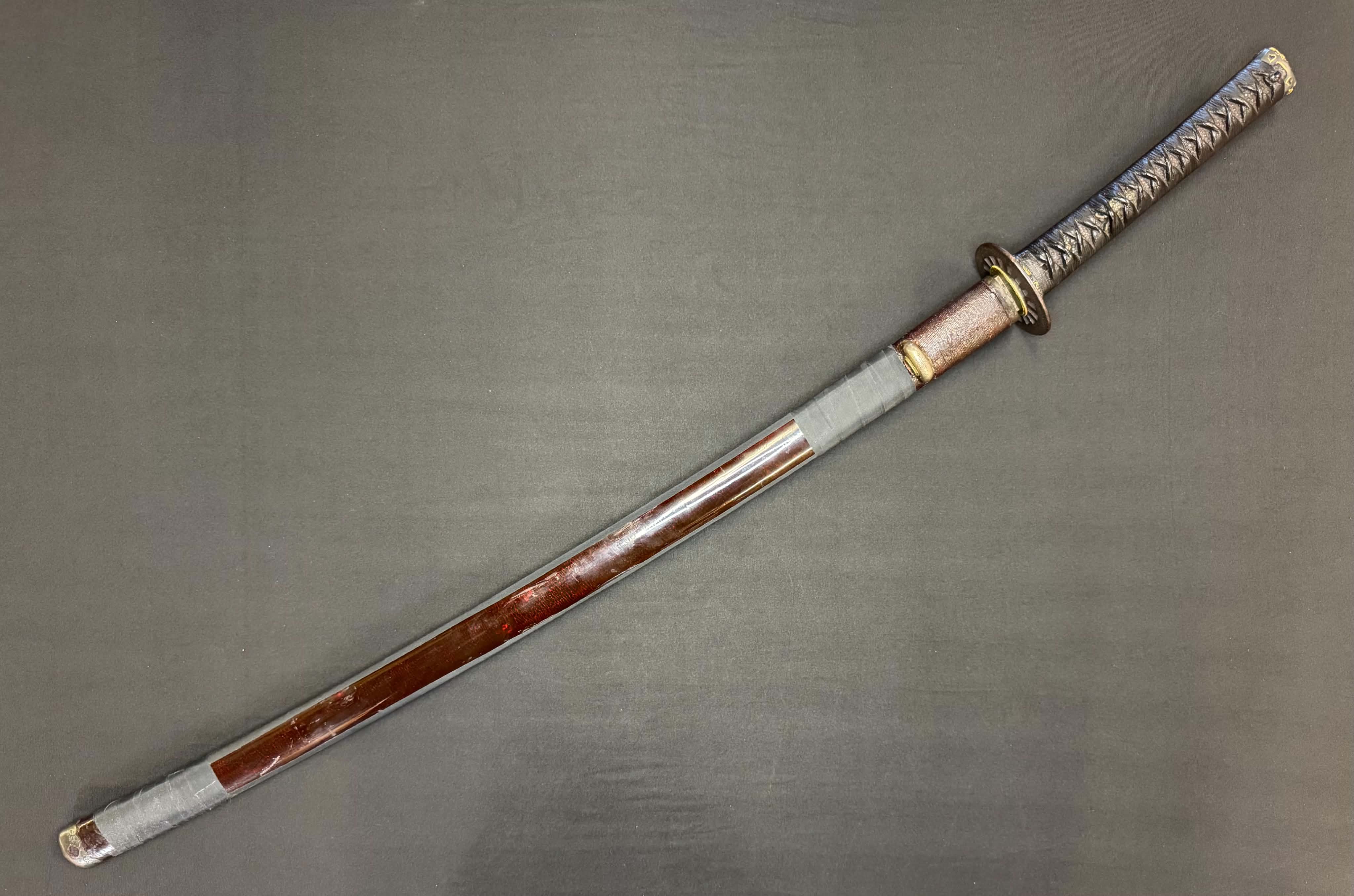 Antique Nihonto - Early Edo (300-350 years old) Katana in Koshirae, signed Yokoyama Ueno Daijo Fujiwara Sukesada (not verified)