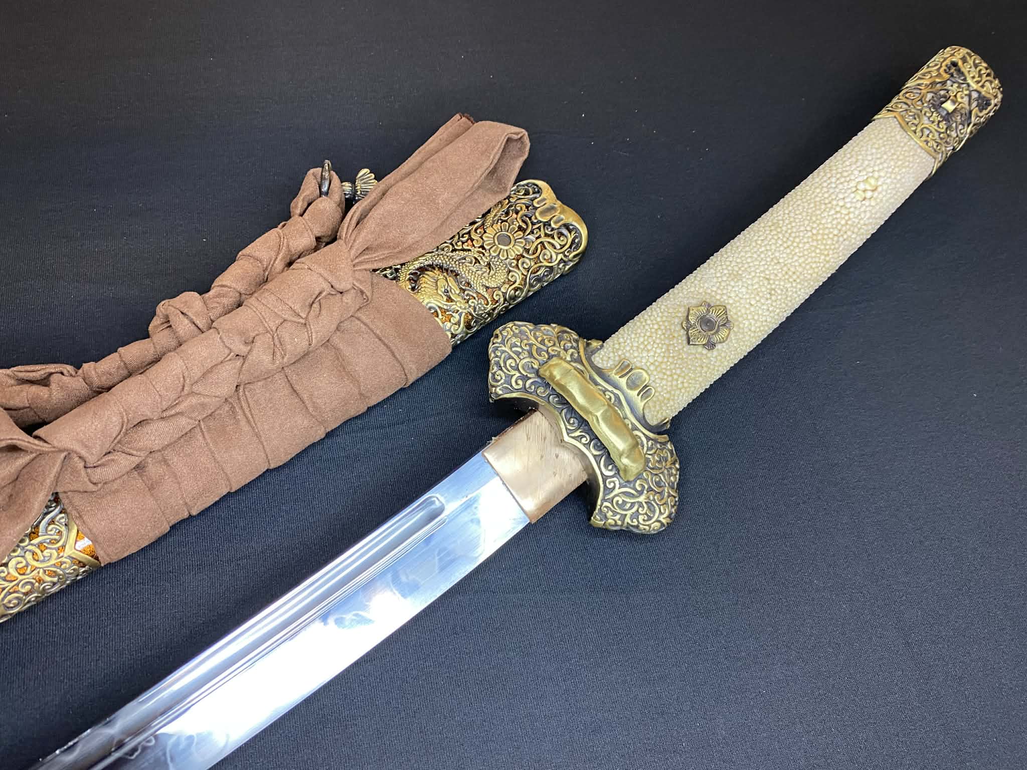 Dragonspring Emperor Tachi - Gold Kazaridachi - Kogarasu Hitatsura