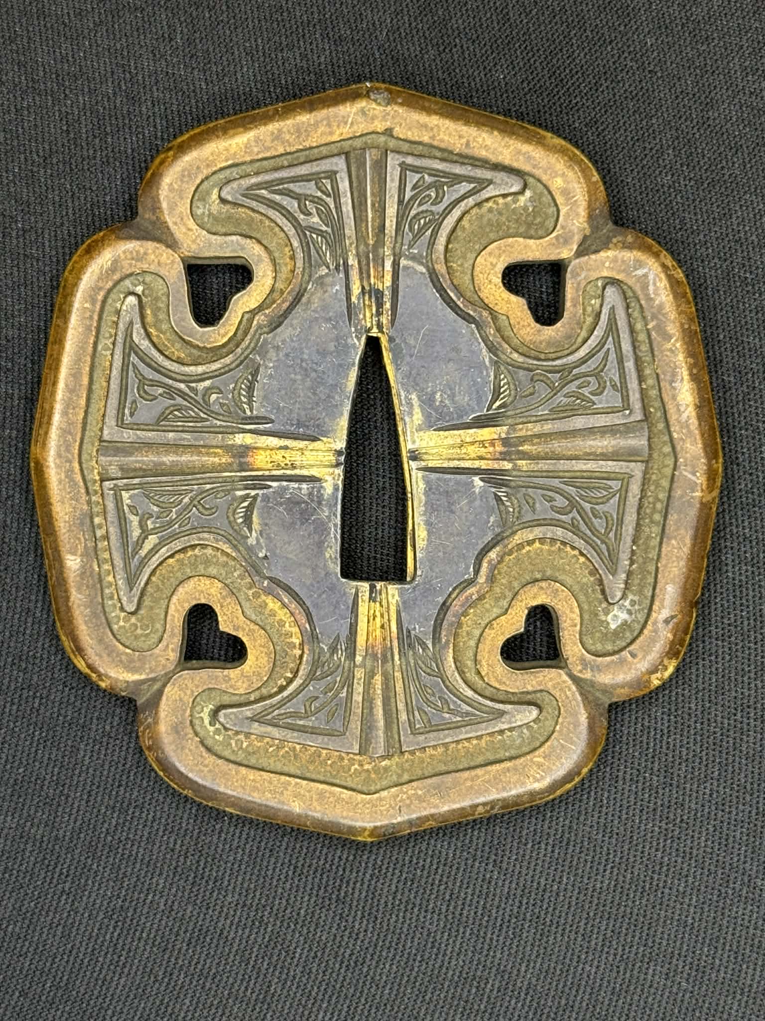 Antique Nihonto - Katana in Tachi Koshirae, signed Shinano no Kami Kunihiro Saku (unverified)