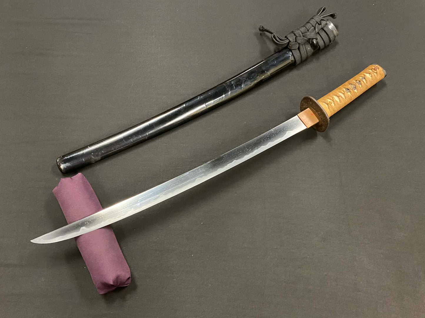 Antique Nihonto - Early Edo (3-400 years old) Wakizashi in Koshirae, signed Kanemoto (unverified)