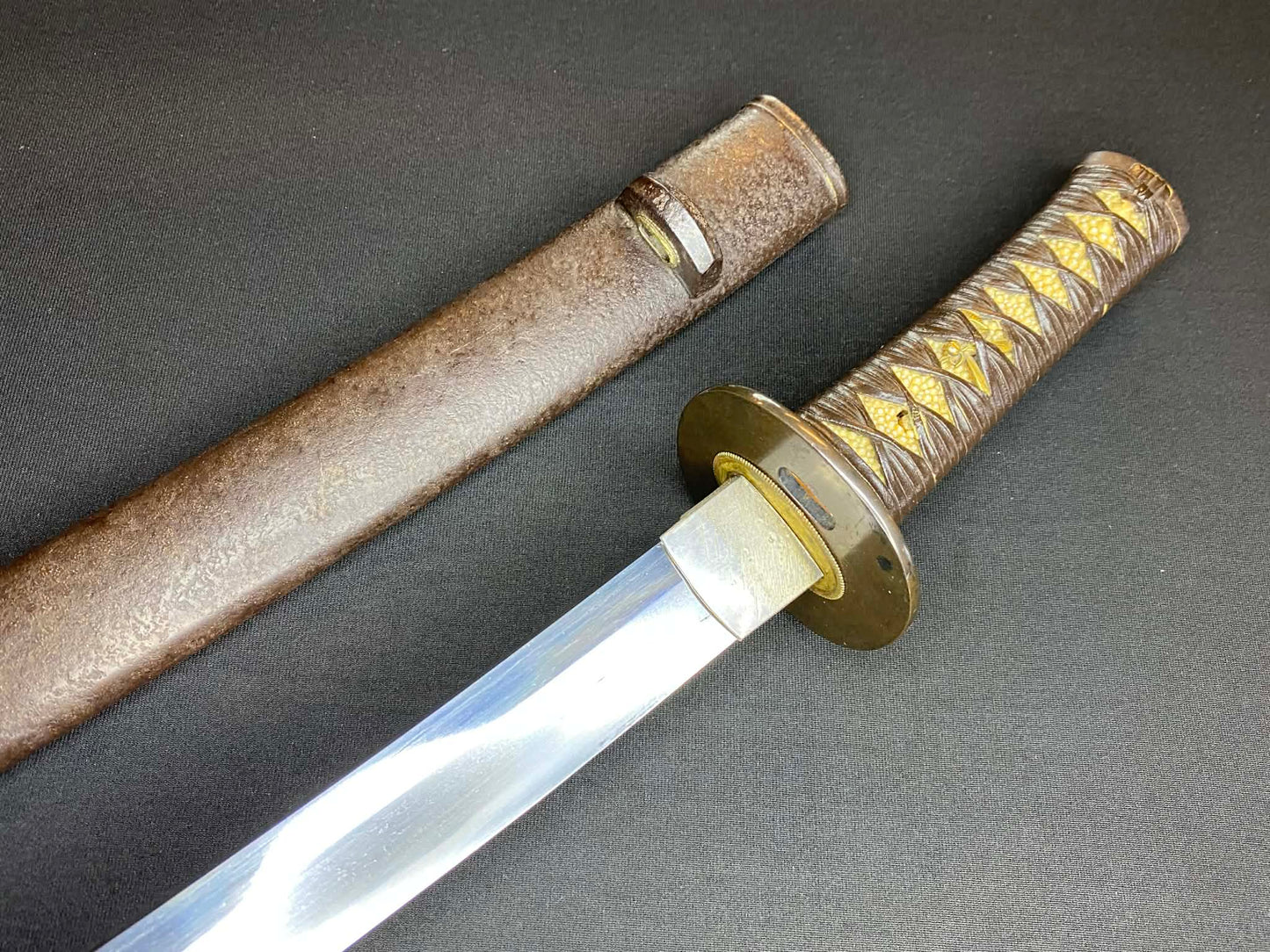 Antique Nihonto - Wakizashi in Handachi Koshirae - signed Echizen no Kuni Kanenori