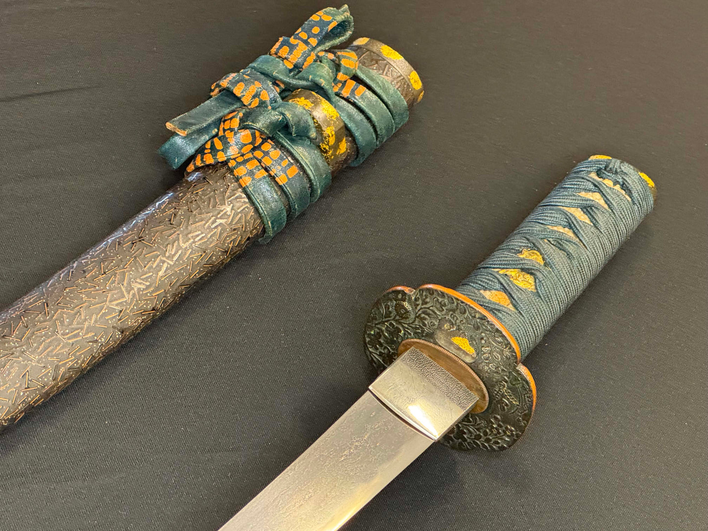 Antique Nihonto - Late Muromachi Tanto in Koshirae, signed Kanesugi (unverified)