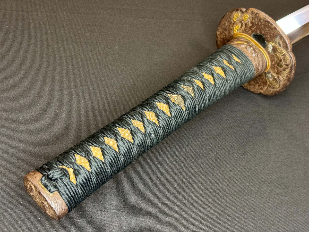 Antique Nihonto - Early Edo Katana in Koshirae, NBTHK attributed to Yamato No Kami Tadayuki, Dated Kyohou 6