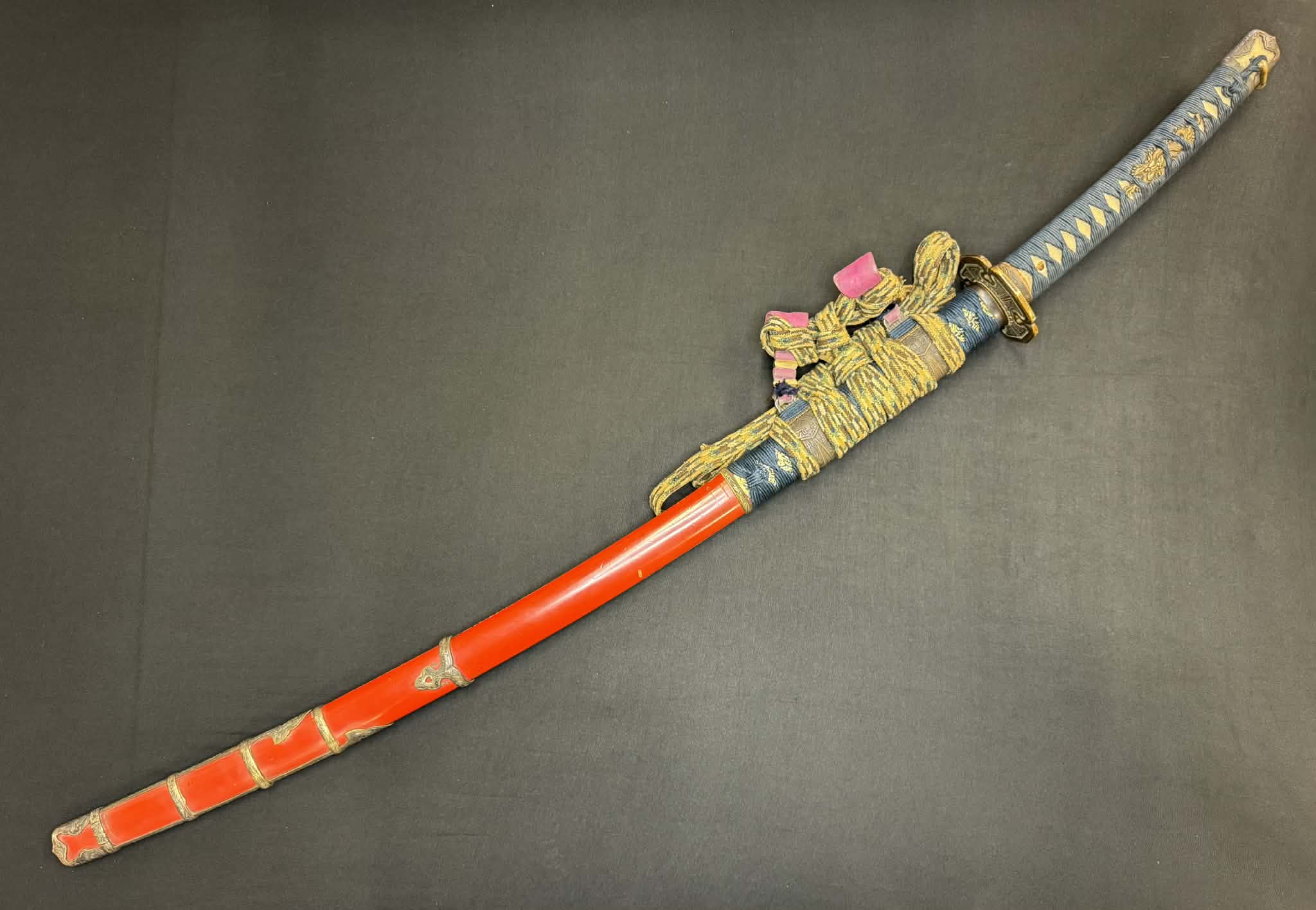 Antique Nihonto - Katana in Tachi Koshirae, signed Shinano no Kami Kunihiro Saku (unverified)