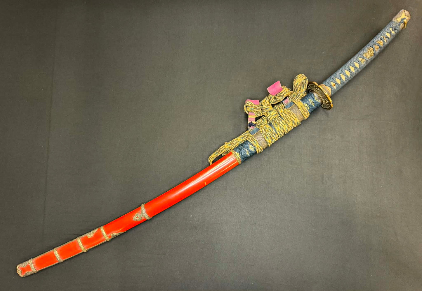Antique Nihonto - Katana in Tachi Koshirae, signed Shinano no Kami Kunihiro Saku (unverified)