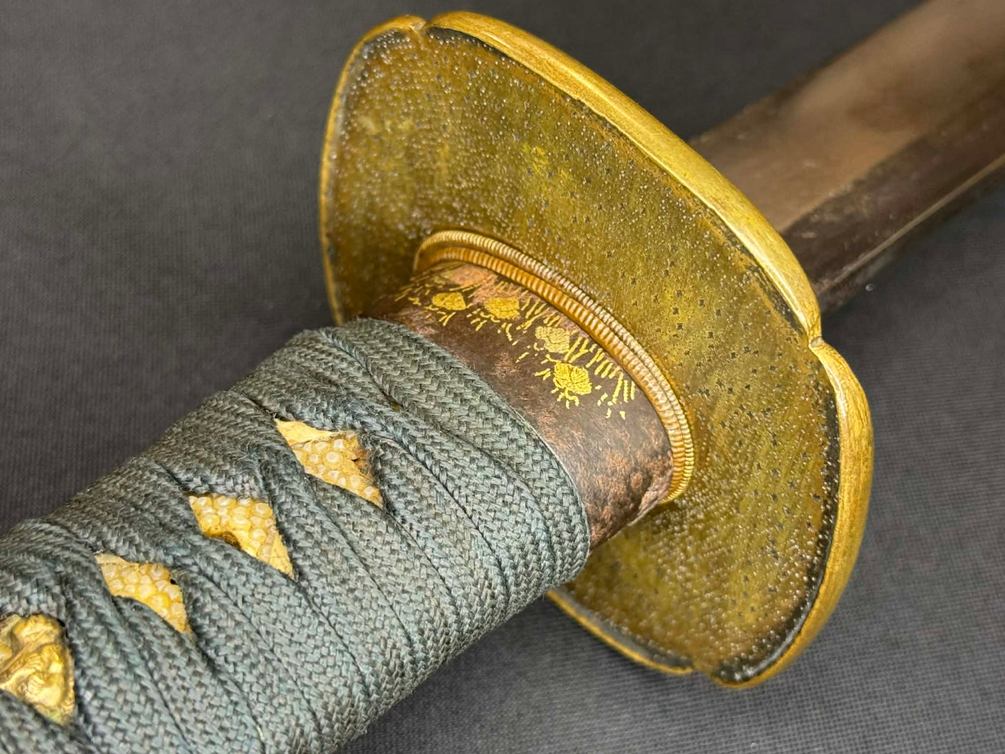 Antique Nihonto - Katana in Tachi Koshirae, signed Rai Kuni- (unverified)