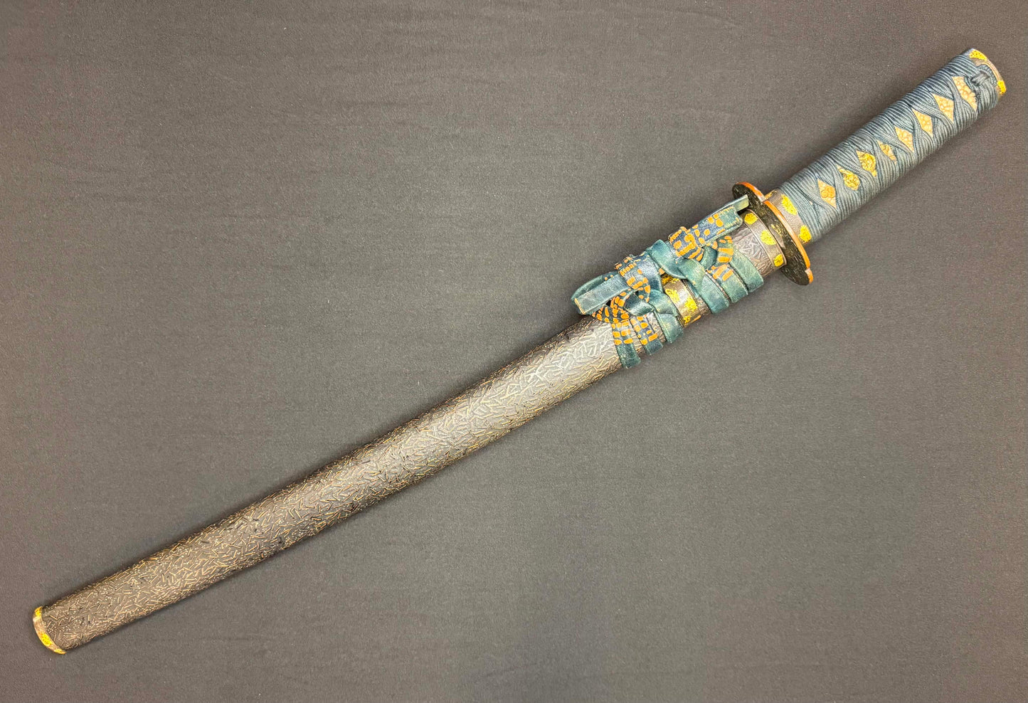 Antique Nihonto - Late Muromachi Tanto in Koshirae, signed Kanesugi (unverified)