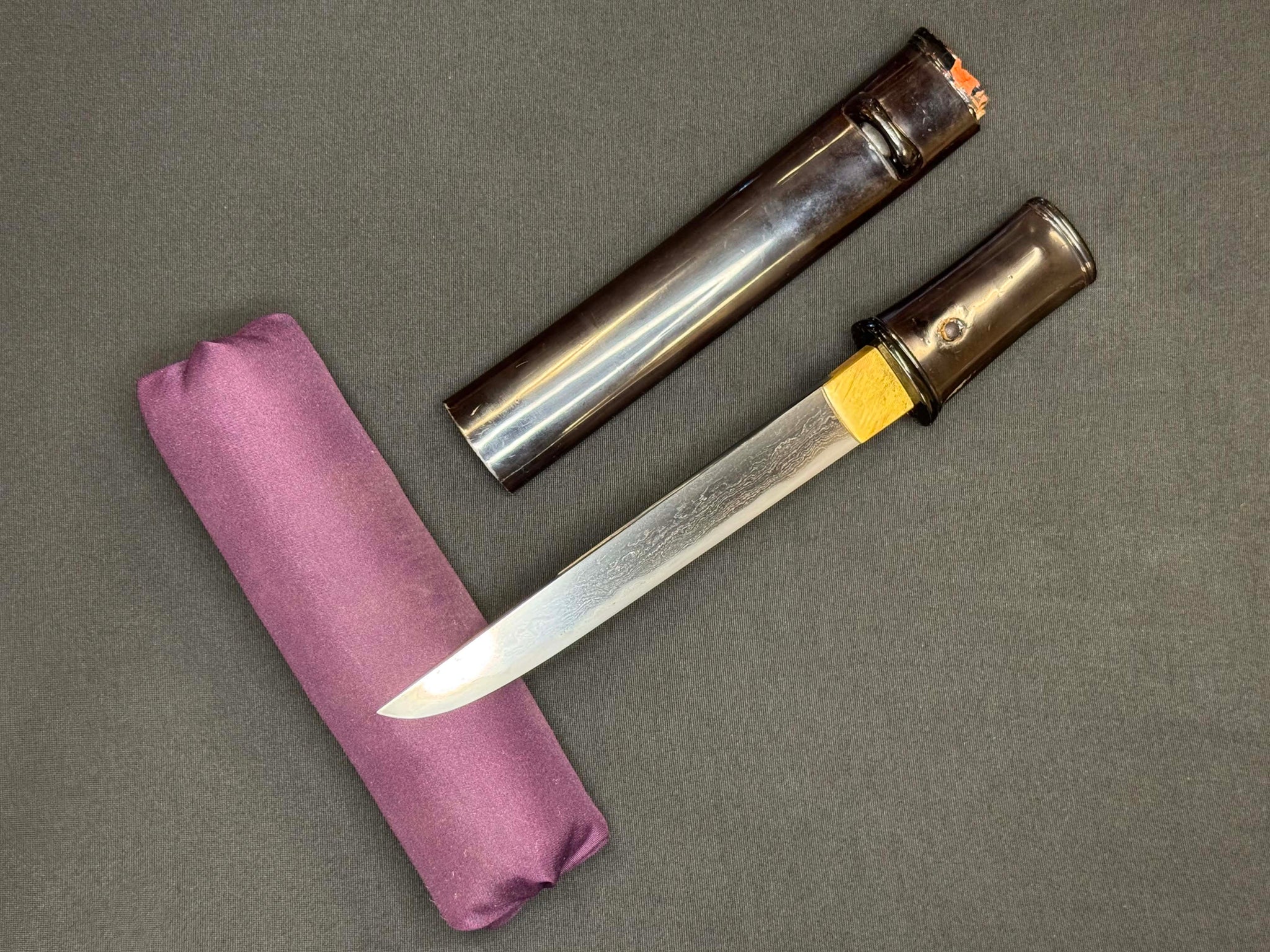 Antique Nihonto - Tanto with prominent jihada in Kaiken Koshirae