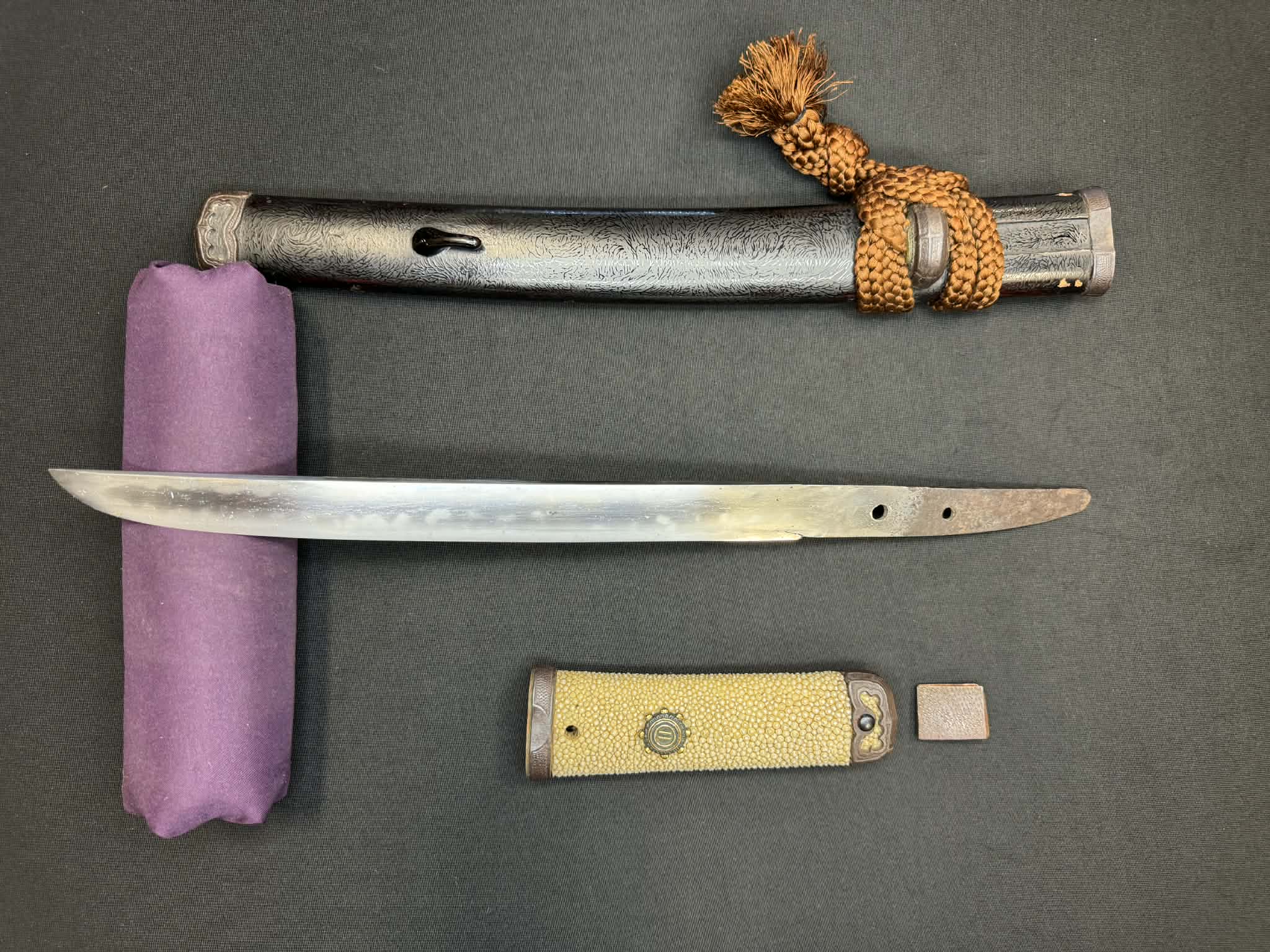 Antique Nihonto - Hitatsura Tanto in Aikuchi Koshirae