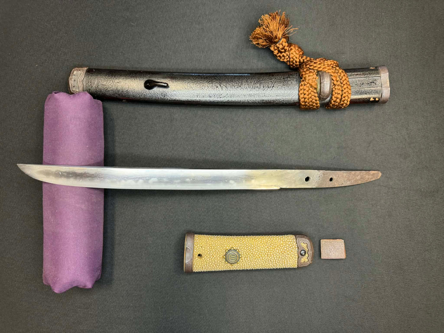 Antique Nihonto - Hitatsura Tanto in Aikuchi Koshirae