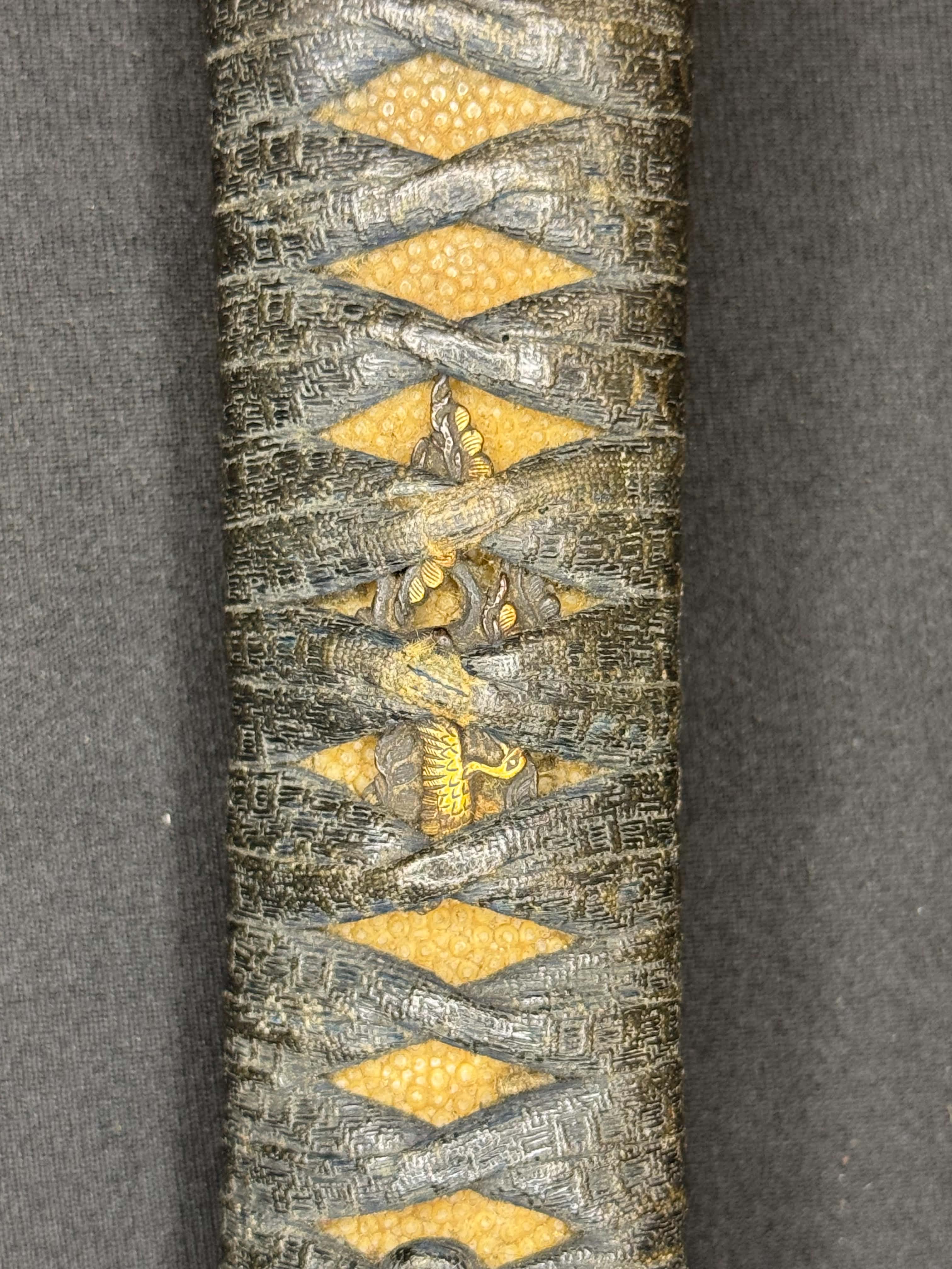 Antique Nihonto - Wakizashi with koshirae, Tsunagigaki attributed to Shimosaka