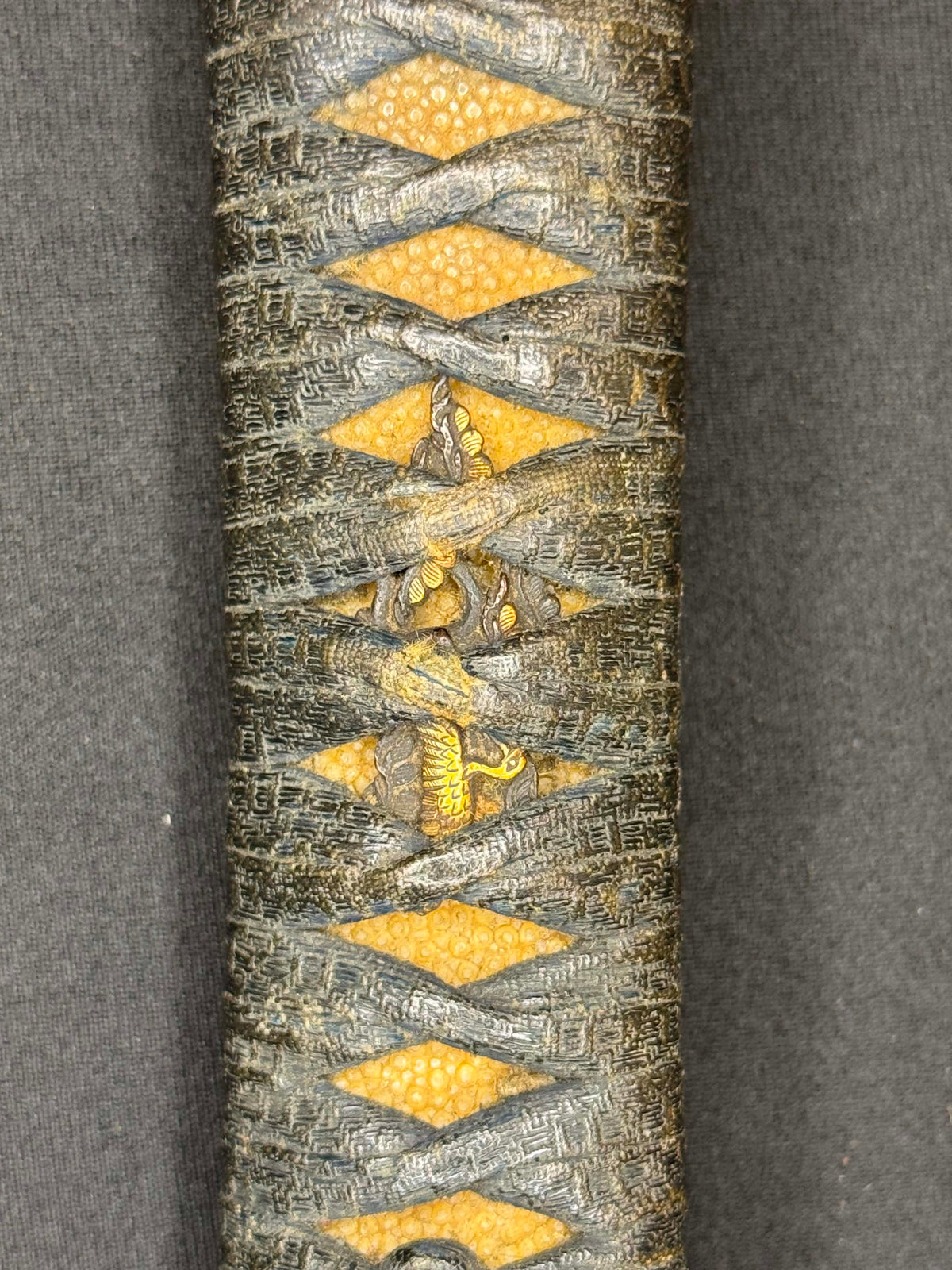 Antique Nihonto - Wakizashi with koshirae, Tsunagigaki attributed to Shimosaka