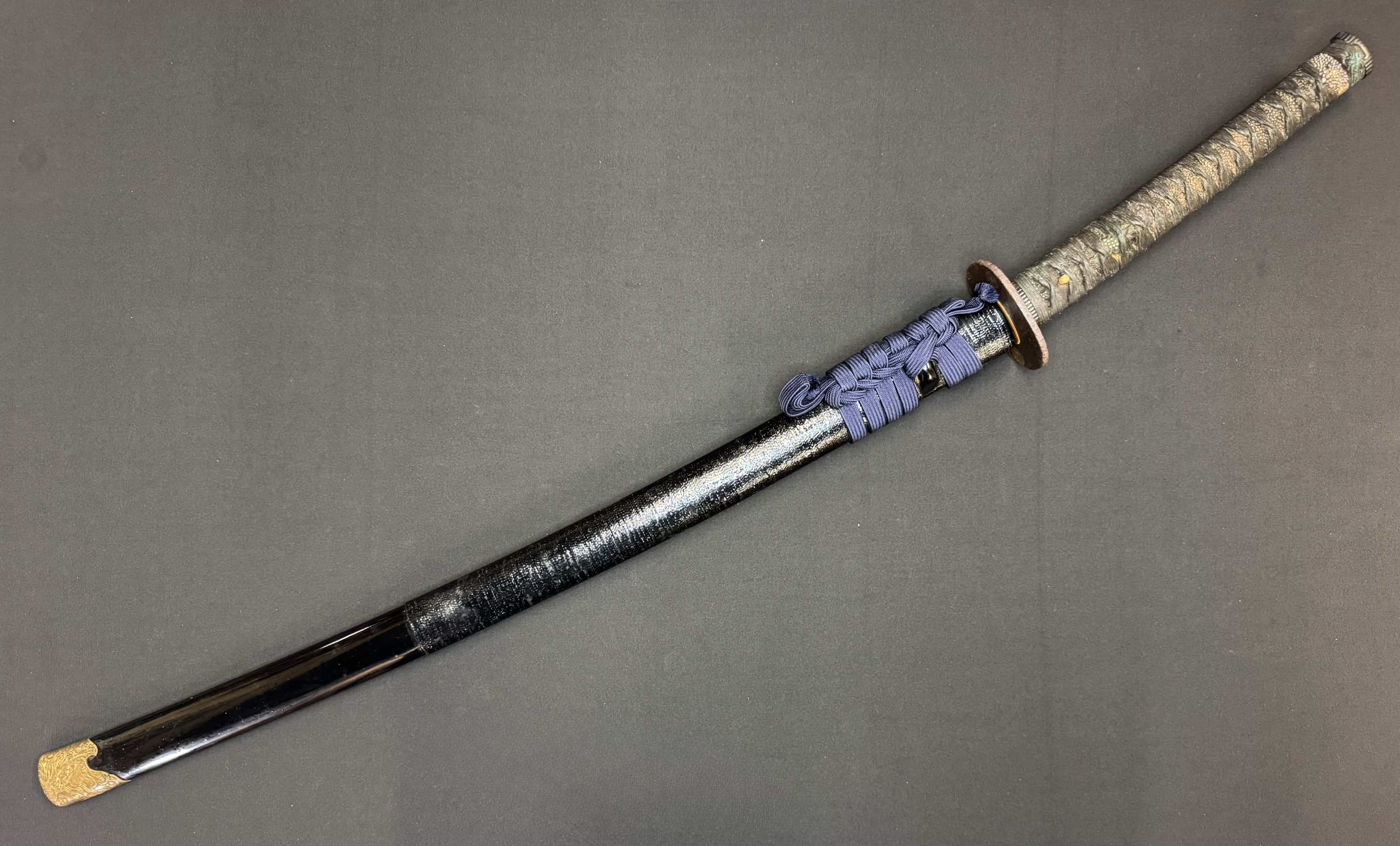 Antique Nihonto - Early Muromachi (about 550 years old) Katana with Koshirae
