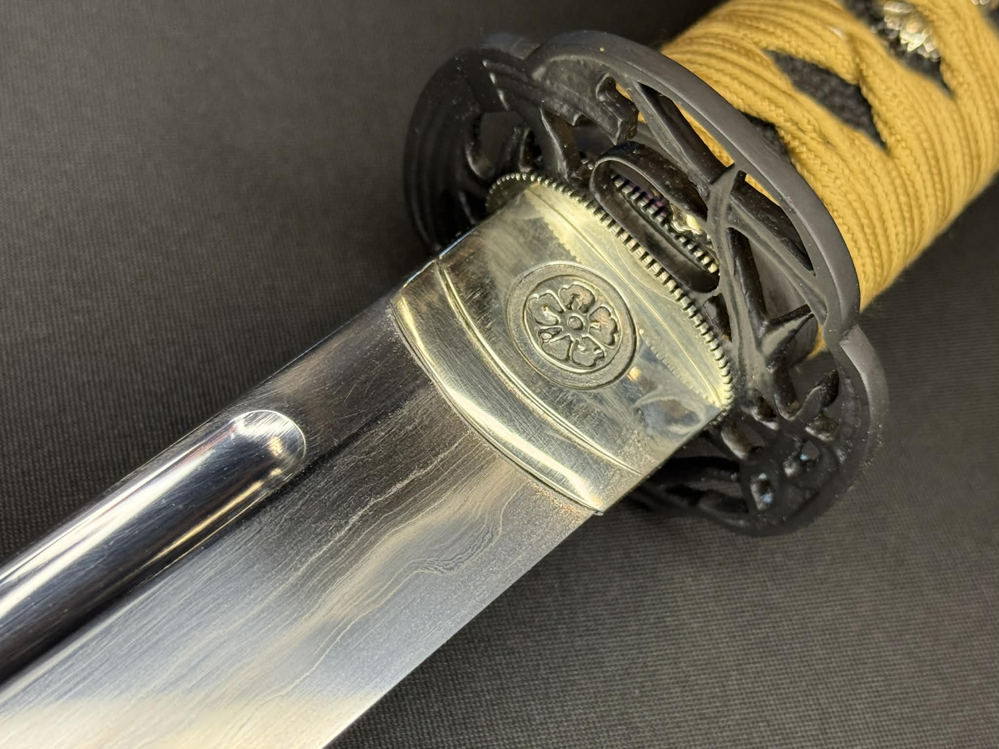 Thaitsuki Roiyaru Unokubi Katana, Sanmai Clay tempered