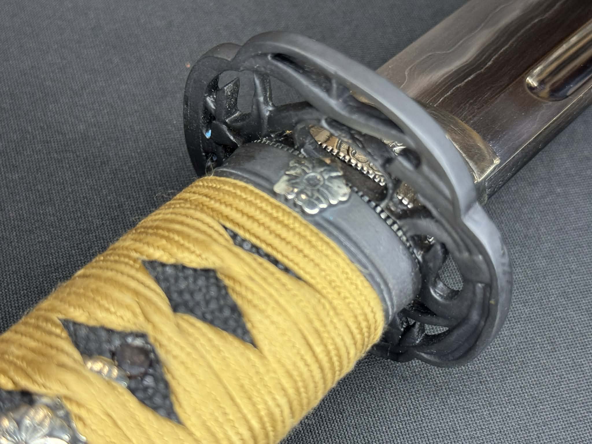 Thaitsuki Roiyaru Unokubi Katana, Sanmai Clay tempered