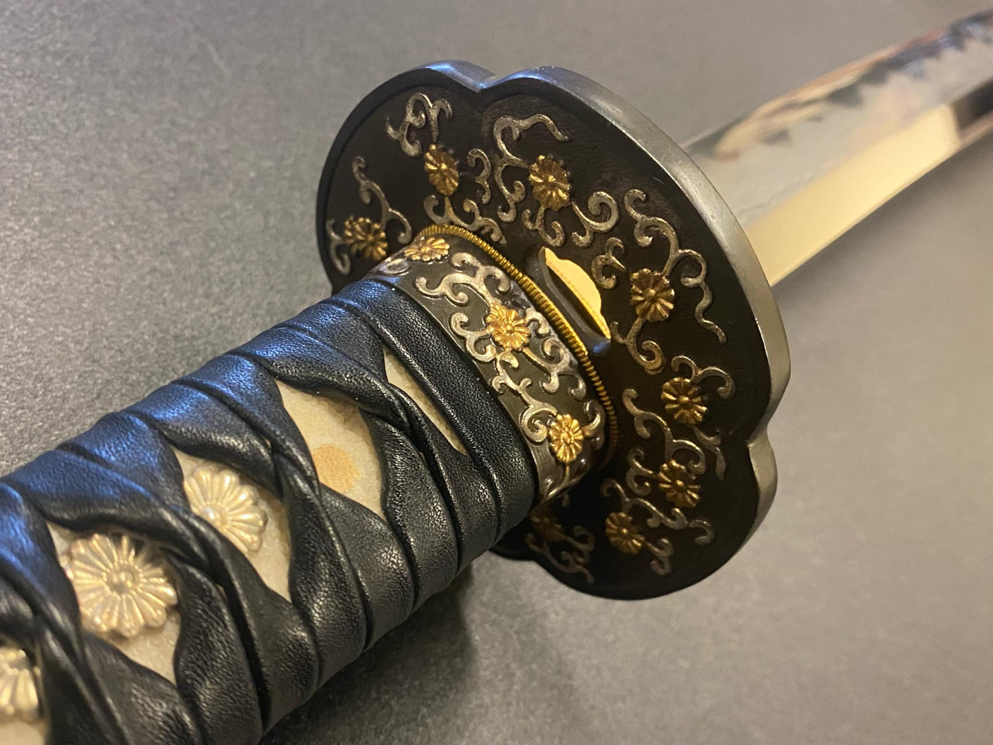 NICK AND SCRATCH Katana - Hundred Sakura - Folded Steel, Clay-Tempered, Hadori Polished