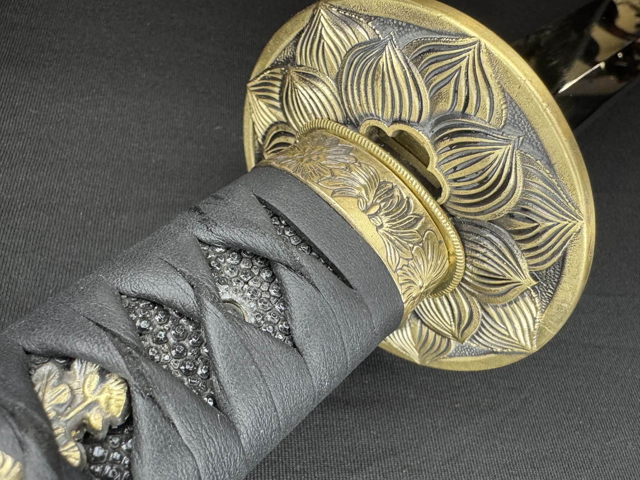 Cloudhammer Gold Lotus Katana - s5e shock steel