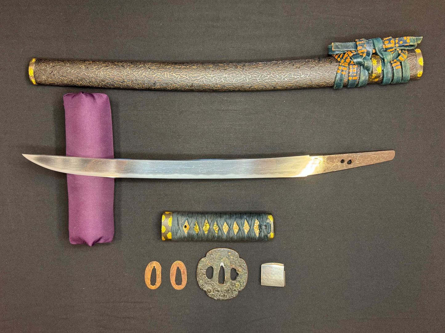 Antique Nihonto - Late Muromachi Tanto in Koshirae, signed Kanesugi (unverified)