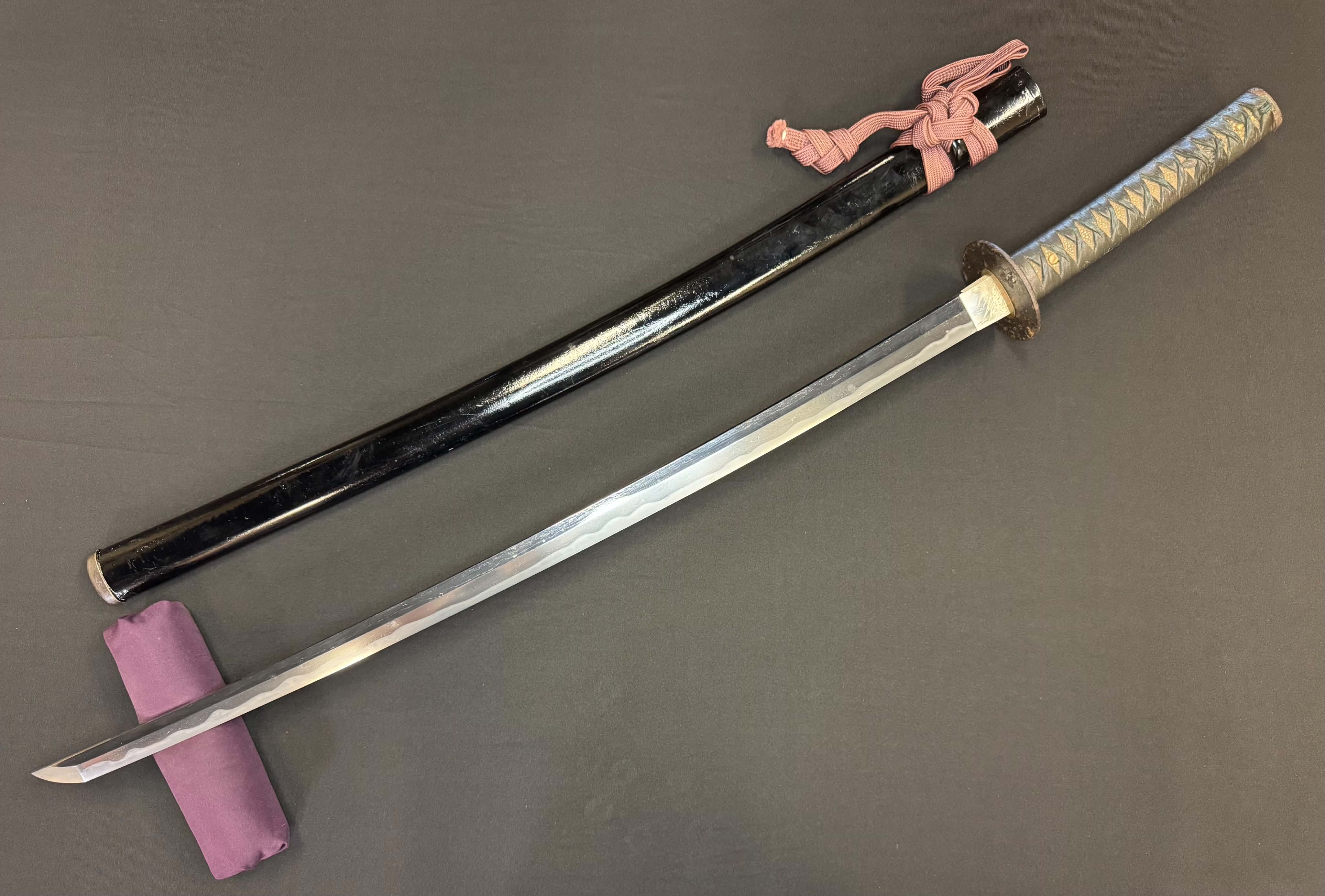 Antique Nihonto - Early Edo(350 years old) Katana with Koshirae - NBTHK attributed to Fujiwara Takada