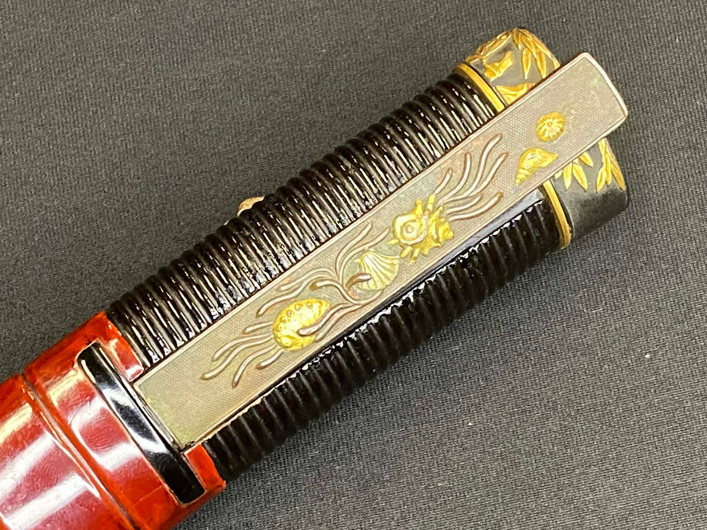 Antique Nihonto - Osoraku Tanto with Shrimp Koshirae - Edo Period, signed Soshu Ju Tsunahiro (unverified)