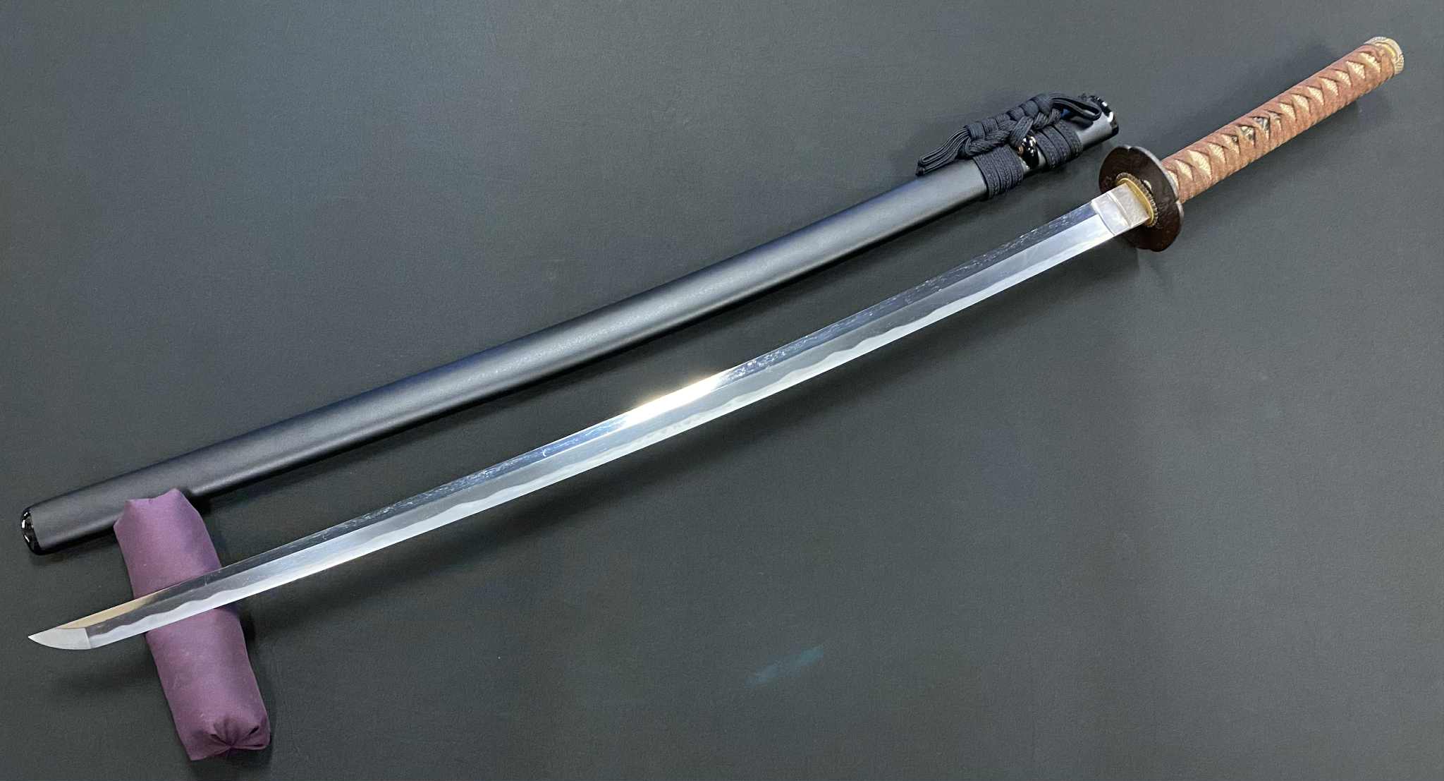 Antique Nihonto - Very Long Katana in Koshirae - Muromachi Period (About 500 years old) - signed Kanenao Saku, NBTHK Certified