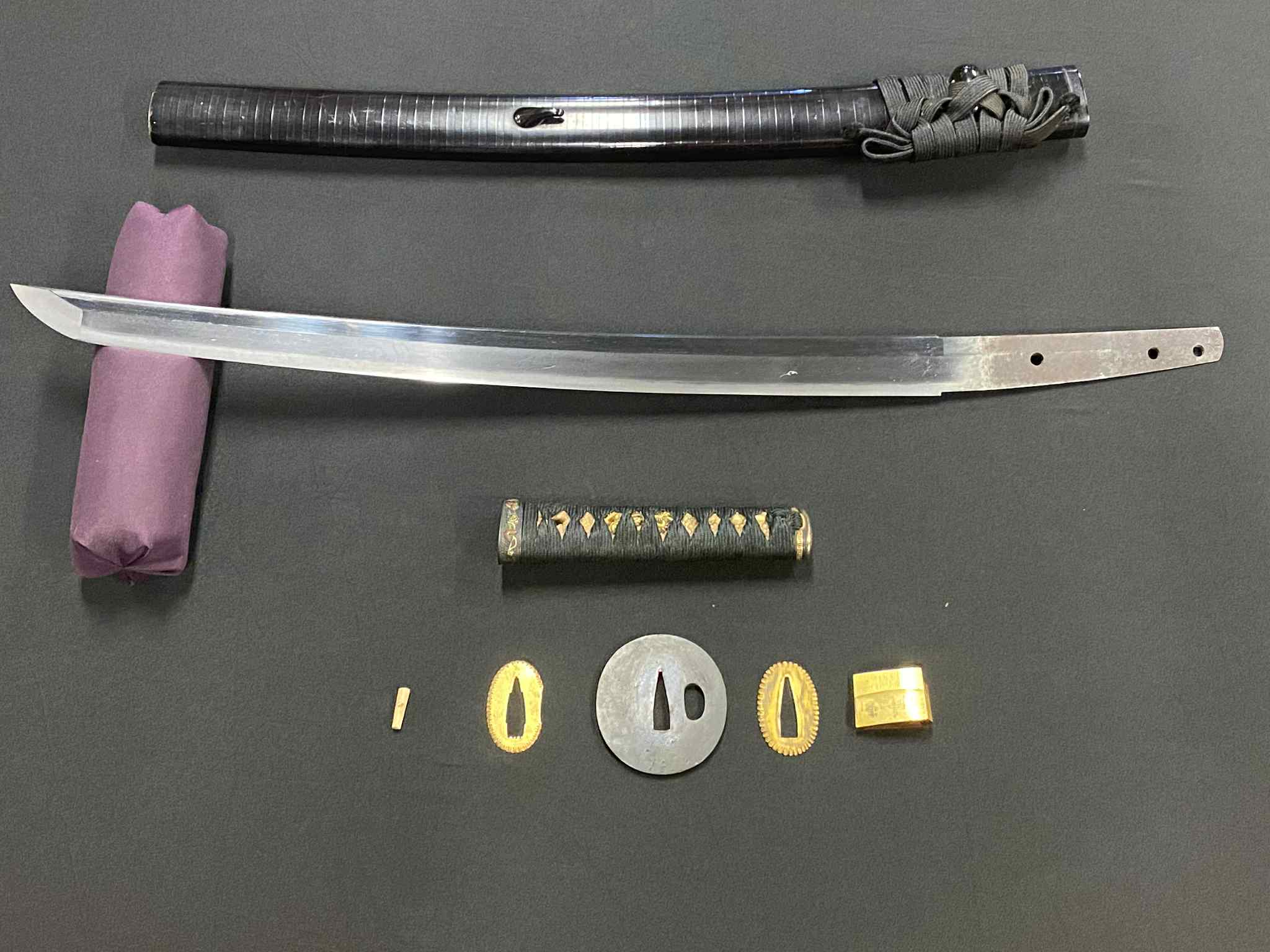 Antique Nihonto - Wakizashi in Koshirae - Edo Period (about 300 years old), Partial Signature Ho