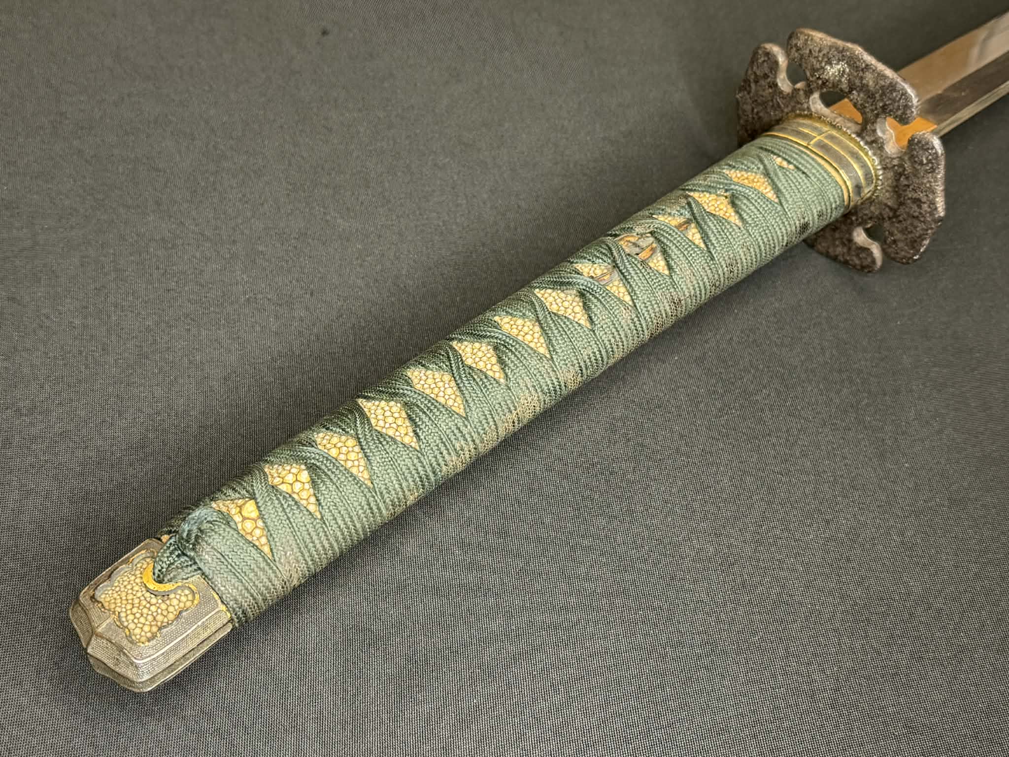 Antique Nihonto - Katana in Koshirae, signed Bishu Osafune Sukesada, Dated Eiroku October 8 (1567) (not verified)