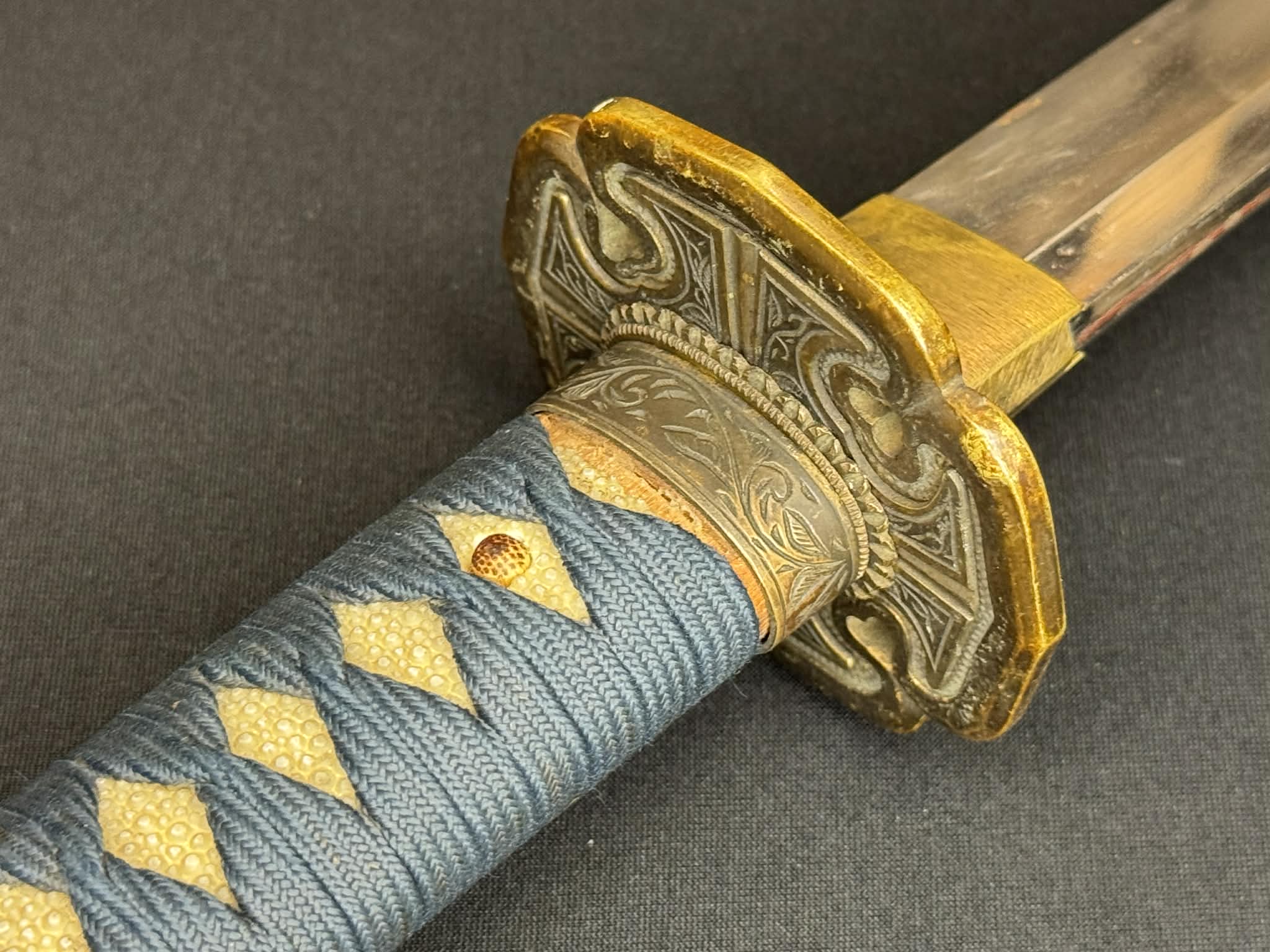 Antique Nihonto - Katana in Tachi Koshirae, signed Shinano no Kami Kunihiro Saku (unverified)