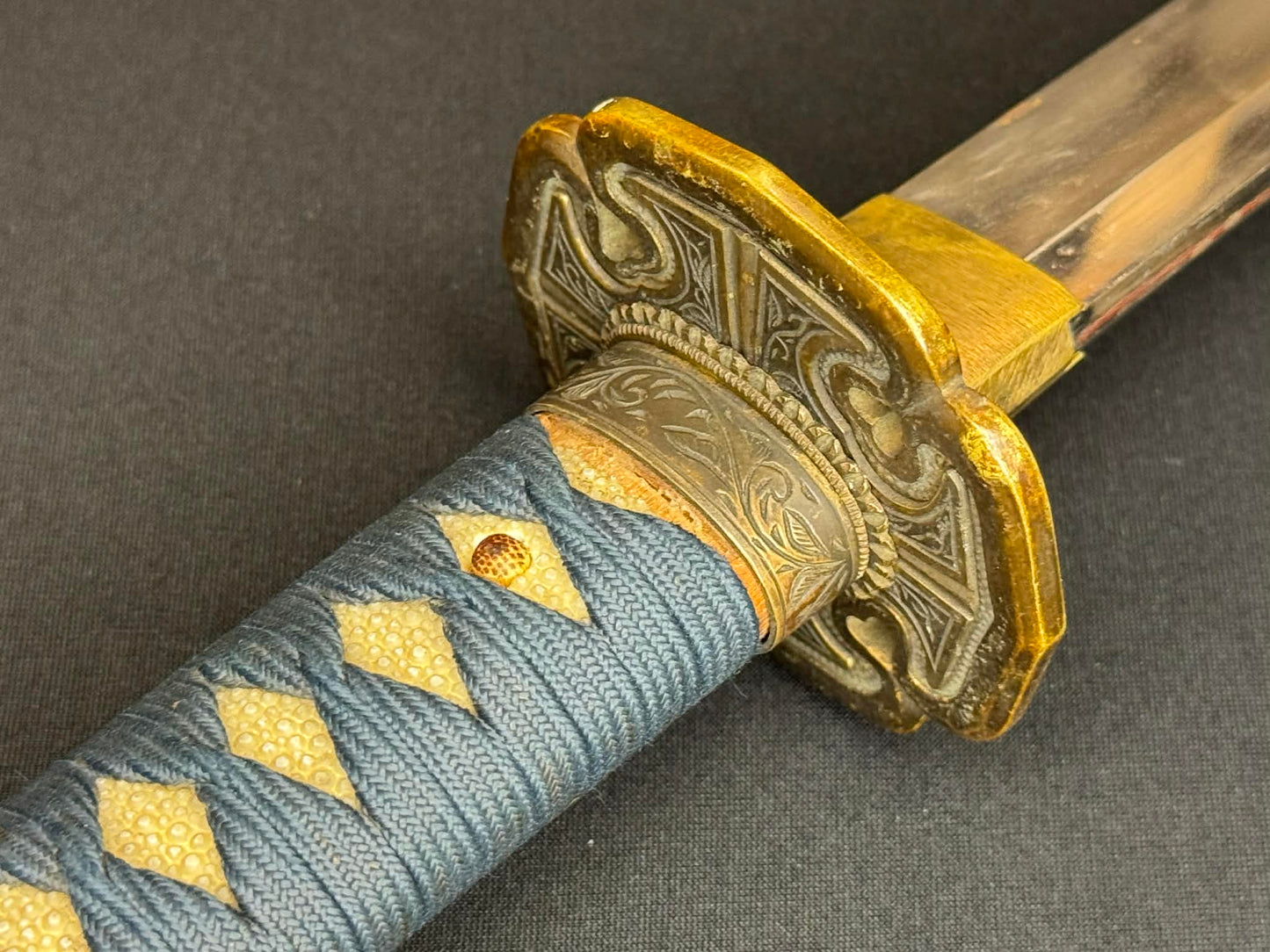 Antique Nihonto - Katana in Tachi Koshirae, signed Shinano no Kami Kunihiro Saku (unverified)