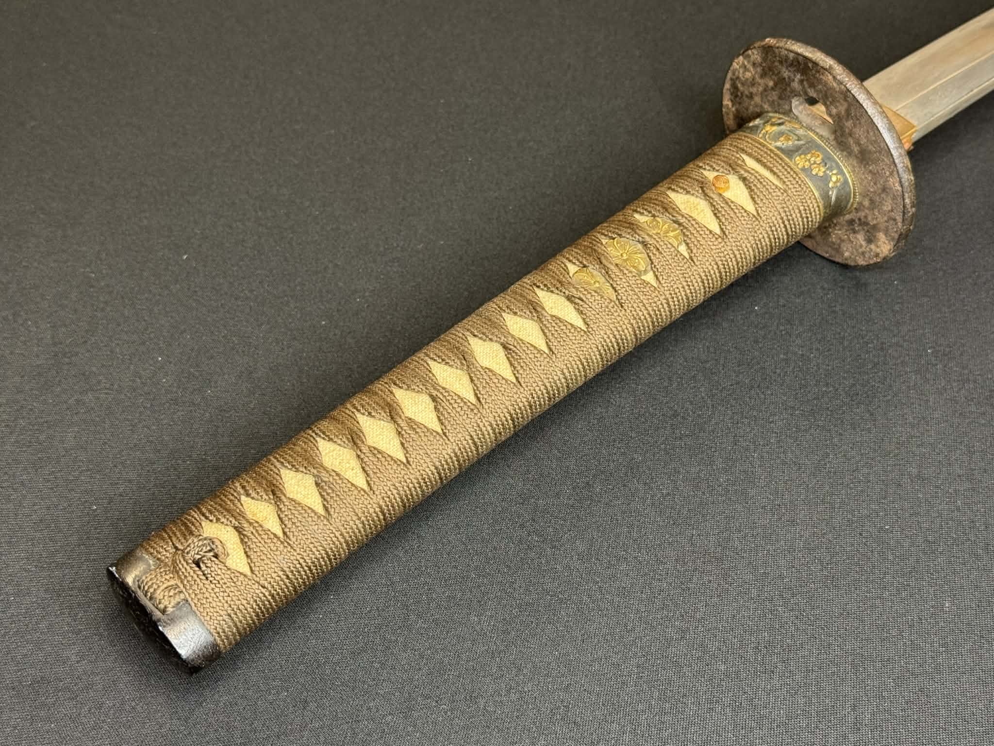 Antique Nihonto - Late Muromachi Katana in WW2 pilot Gunto fittings - Signed Tomotsugu