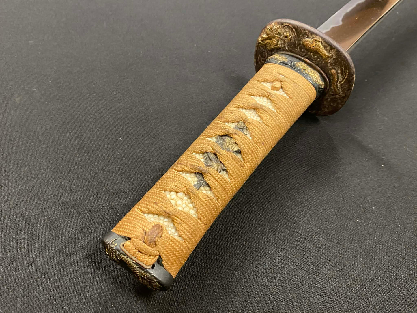 Antique Nihonto - Early Edo (3-400 years old) Wakizashi in Koshirae, signed Kanemoto (unverified)