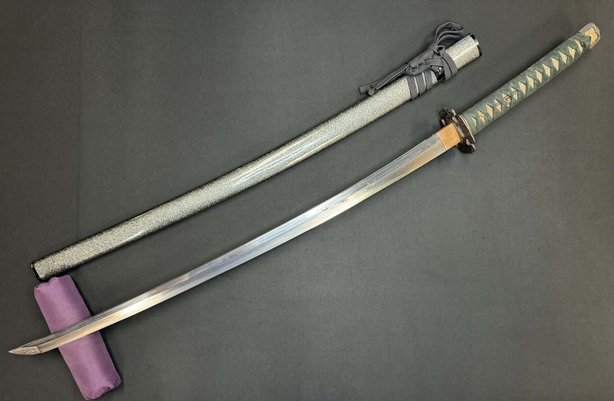 Antique Nihonto - Katana in Koshirae, signed Bishu Osafune Sukesada, Dated Eiroku October 8 (1567) (not verified)