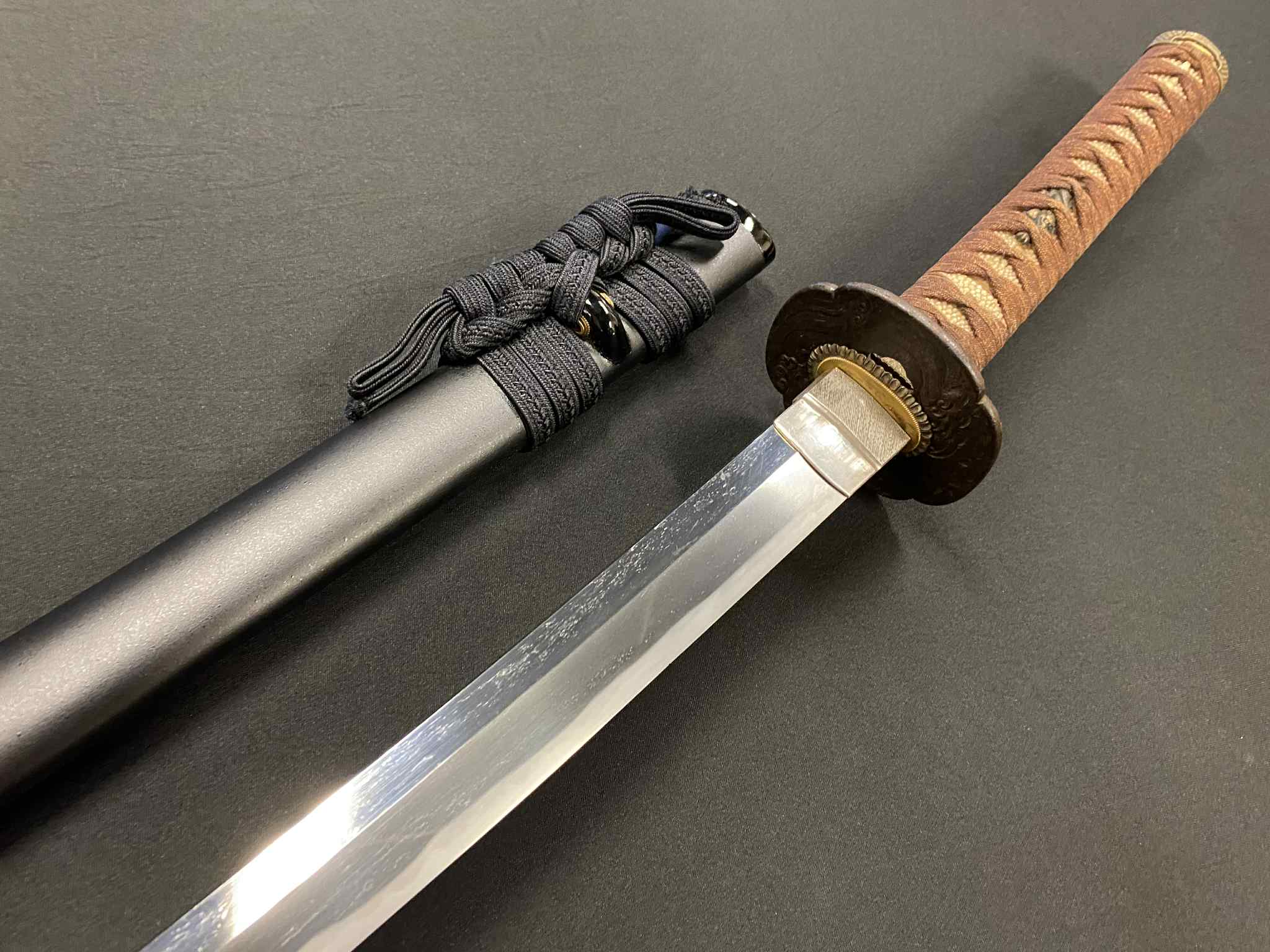 Antique Nihonto - Very Long Katana in Koshirae - Muromachi Period (About 500 years old) - signed Kanenao Saku, NBTHK Certified