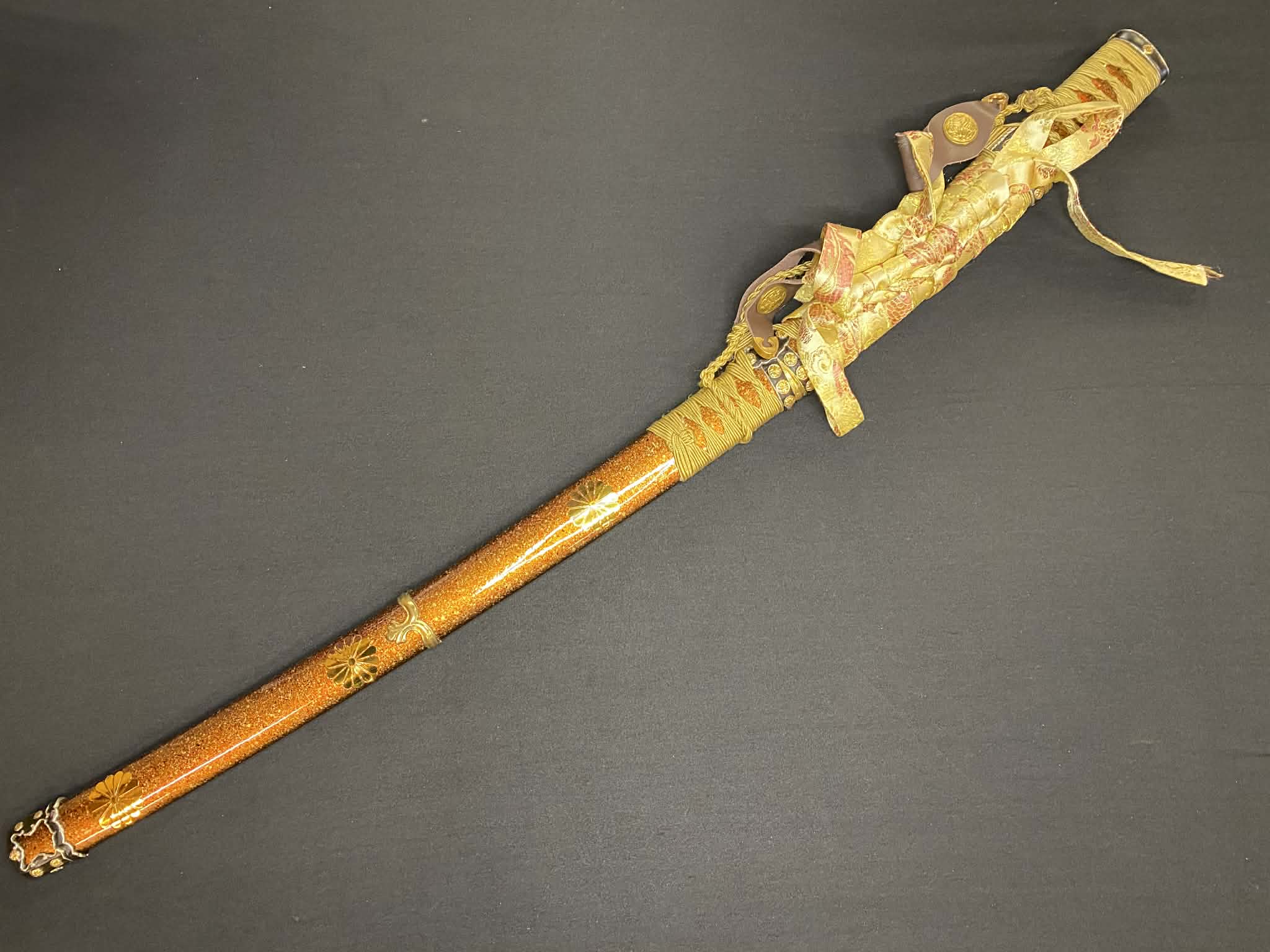 Dragonspring Emperor Tachi - Gold Chrysanthemum - Kogarasu Hitatsura