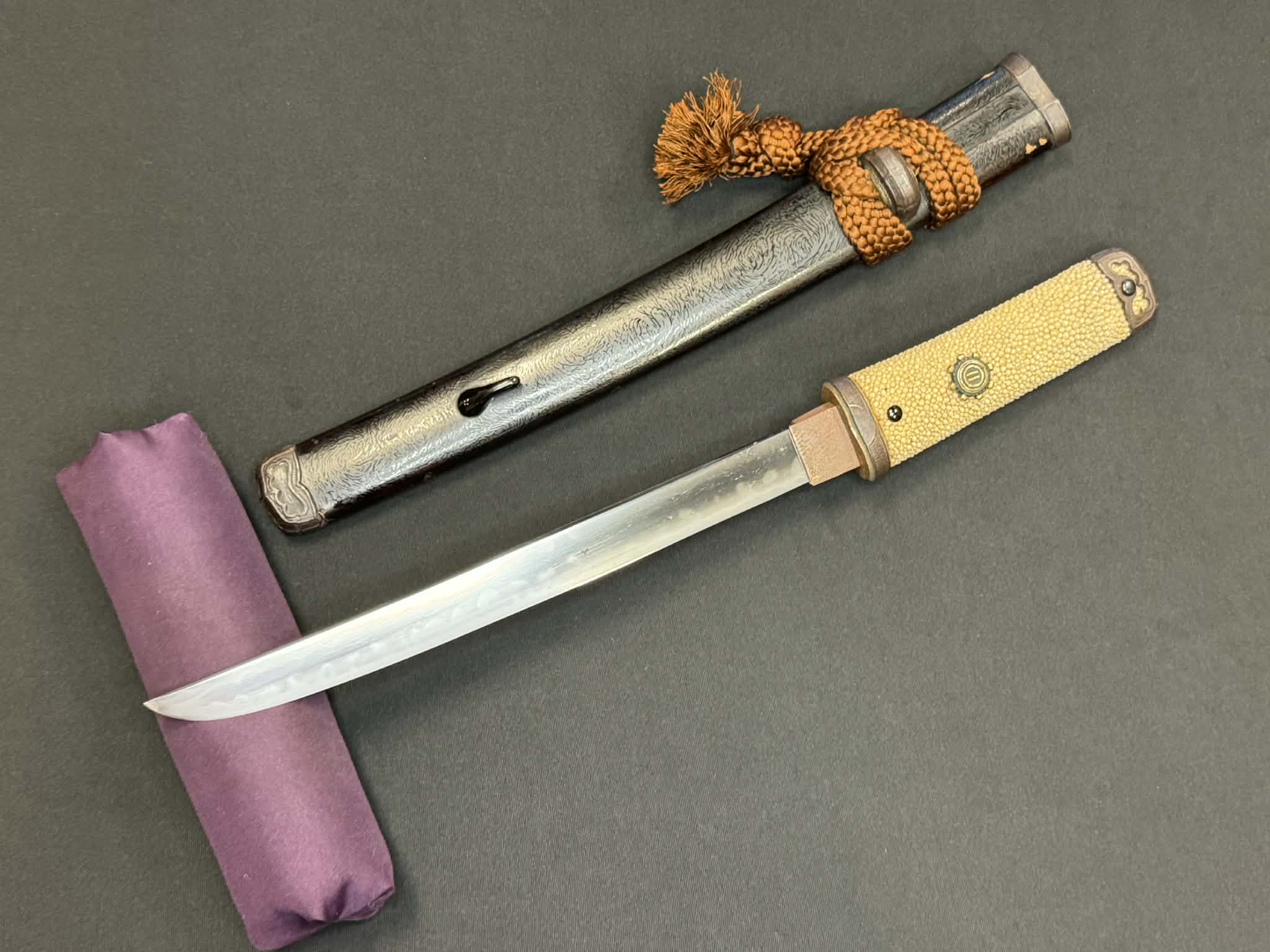 Antique Nihonto - Hitatsura Tanto in Aikuchi Koshirae