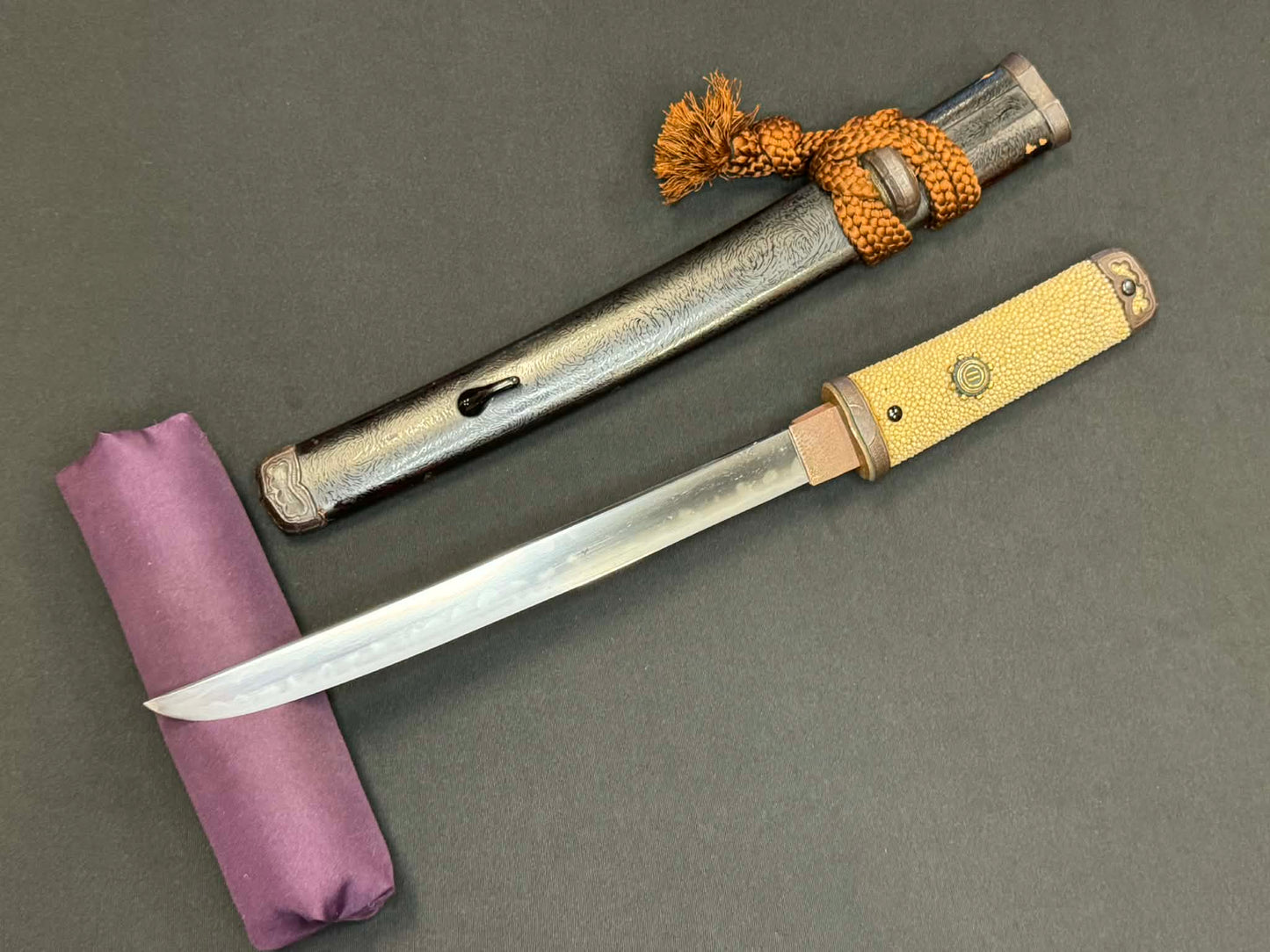 Antique Nihonto - Hitatsura Tanto in Aikuchi Koshirae