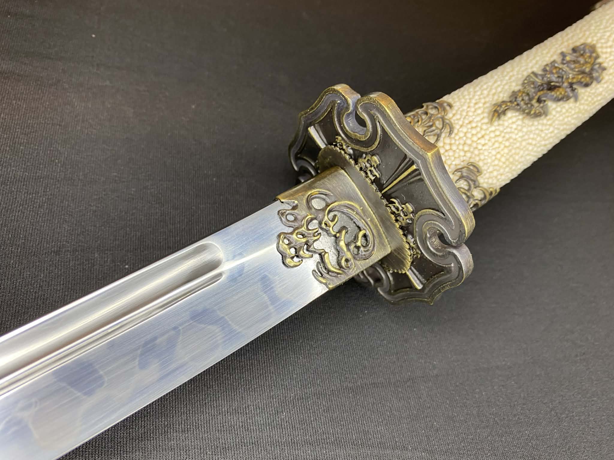 Dragonspring Emperor Tachi - Ruby Water Dragon - Kogarasu Hitatsura